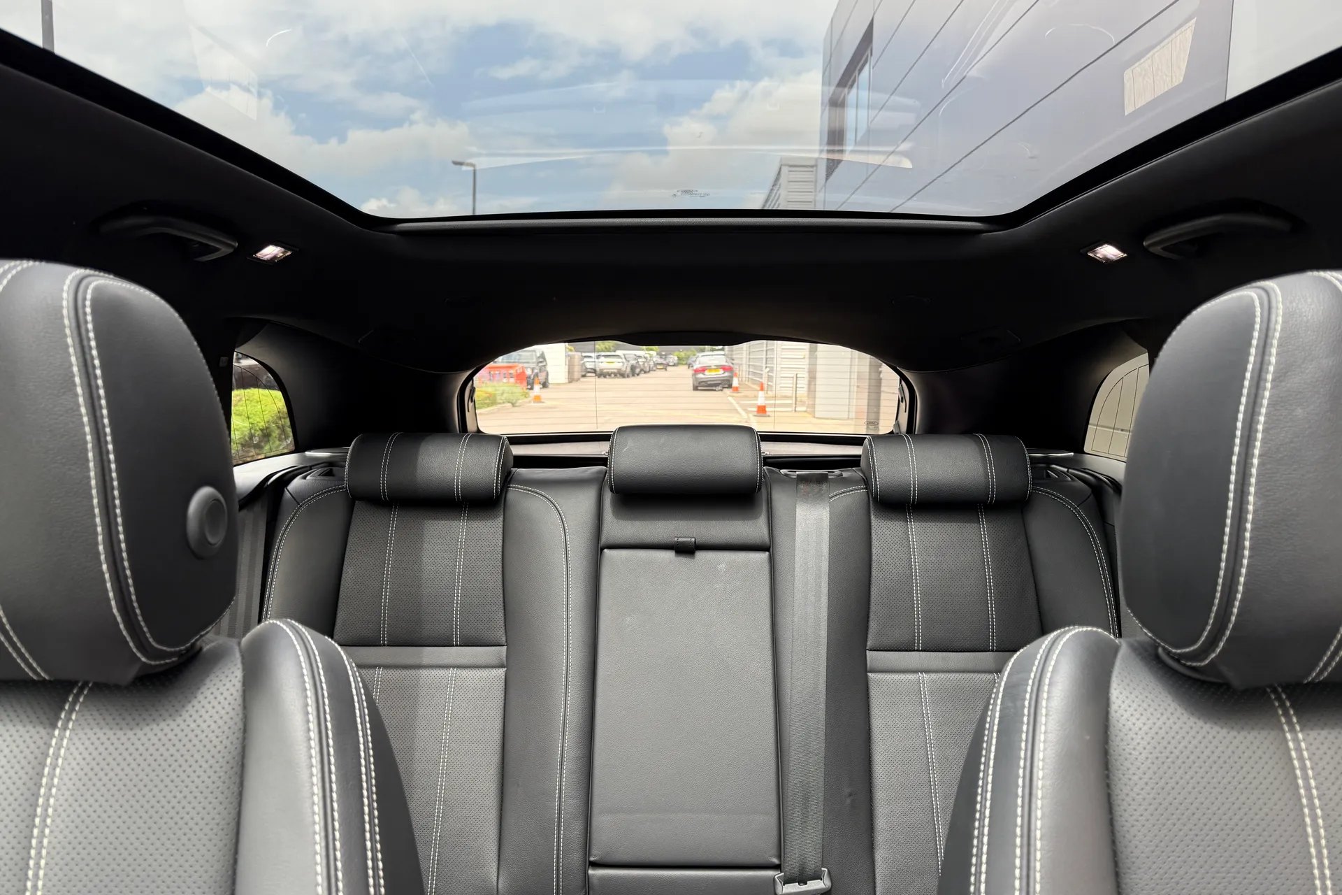 LAND ROVER RANGE ROVER VELAR thumbnail image number 46