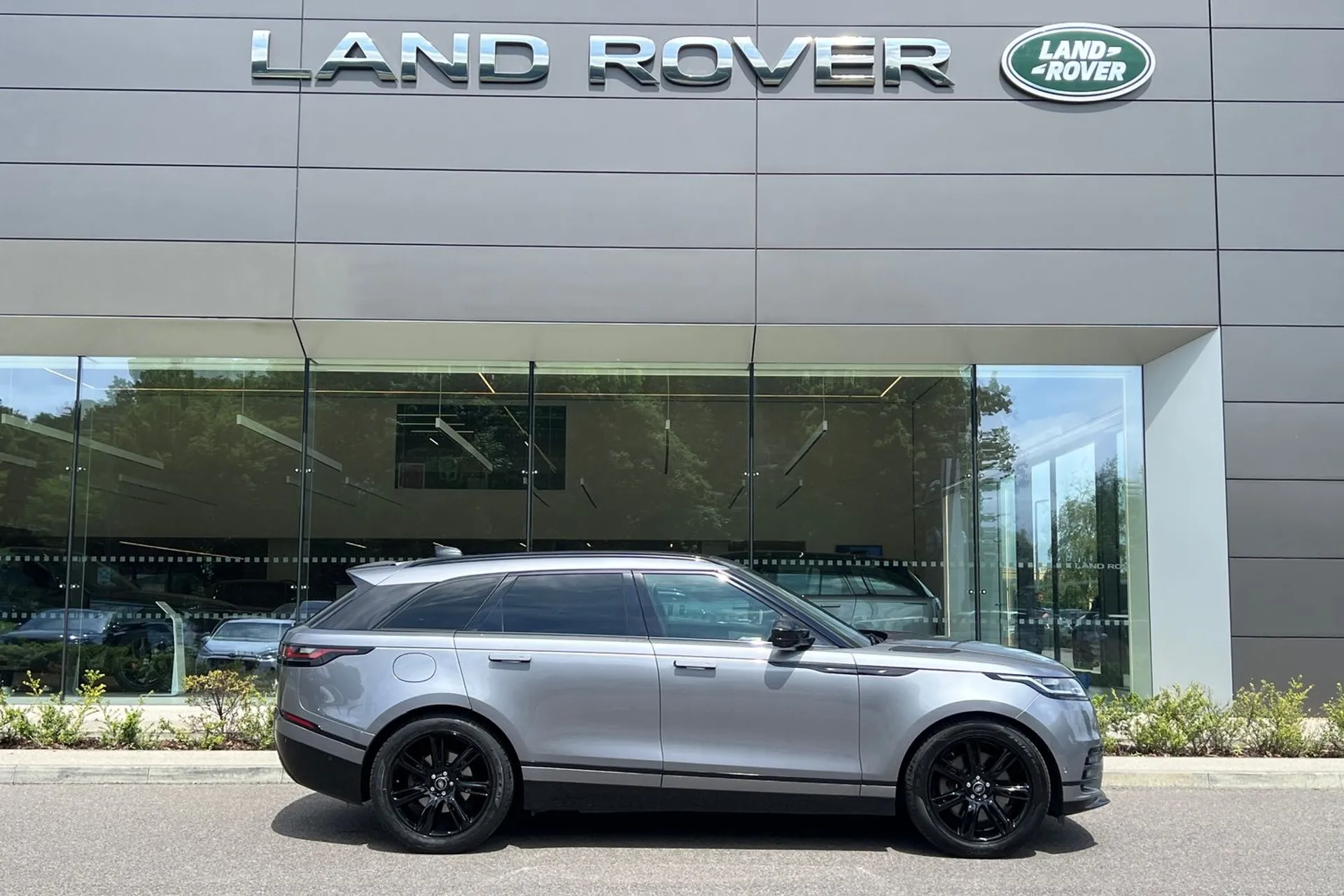 LAND ROVER RANGE ROVER VELAR thumbnail image number 2