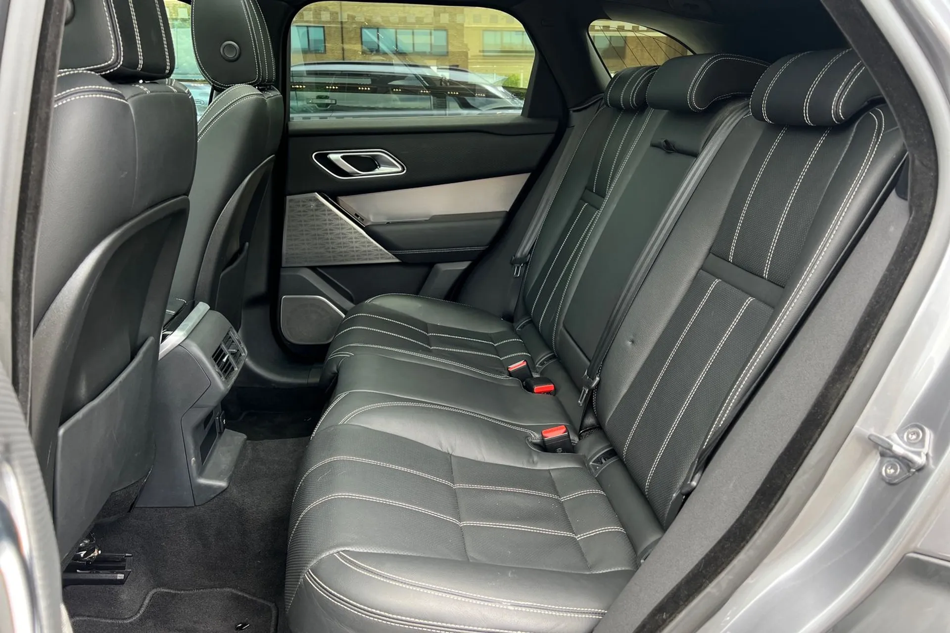 LAND ROVER RANGE ROVER VELAR thumbnail image number 51