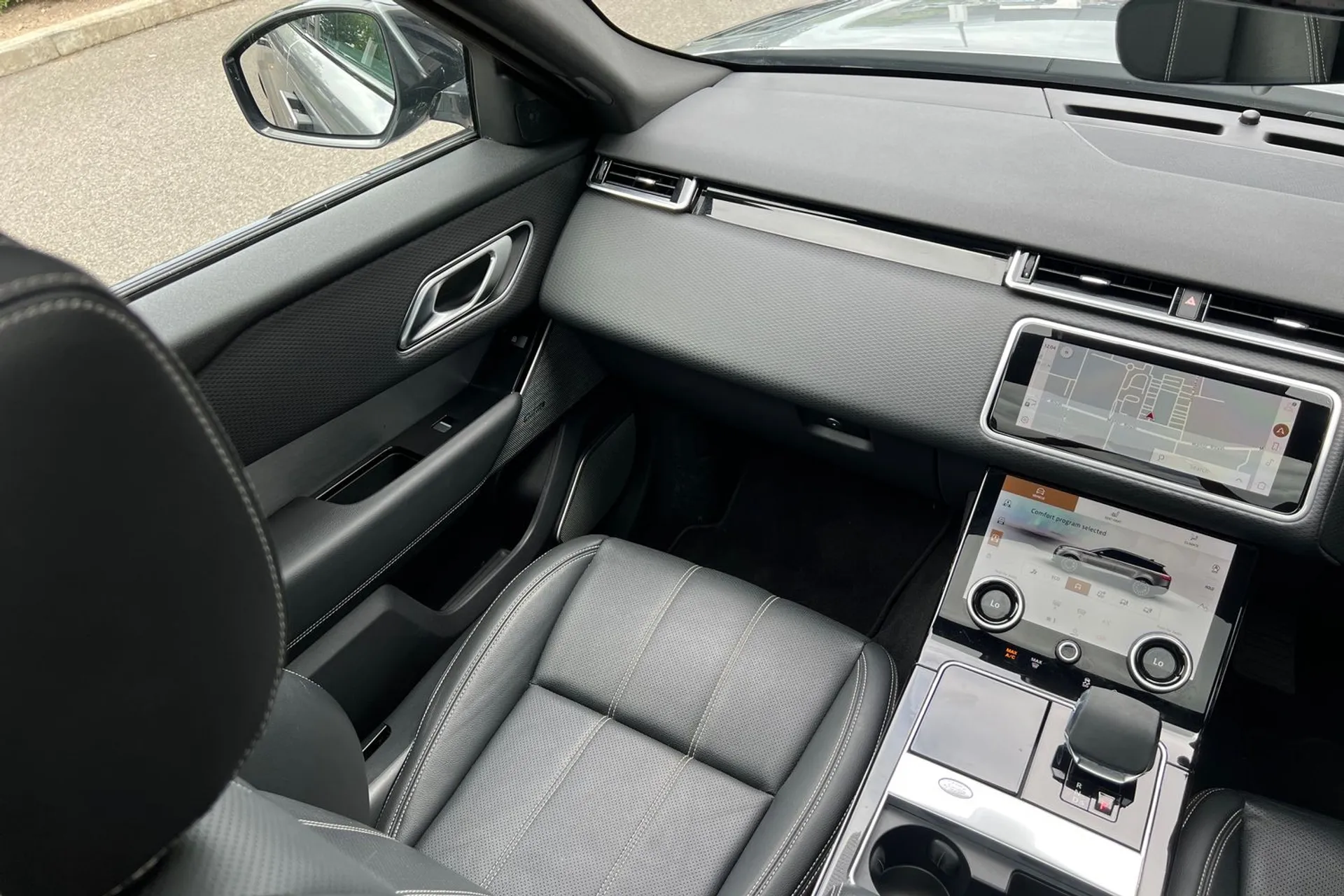 LAND ROVER RANGE ROVER VELAR thumbnail image number 29