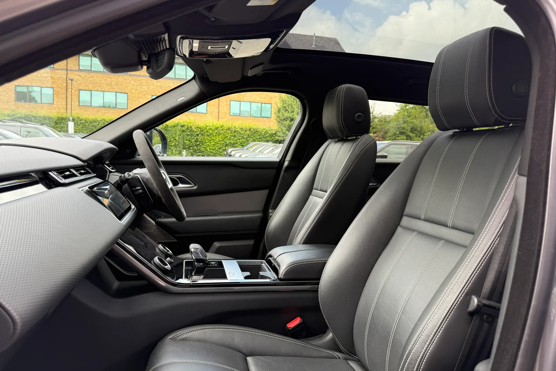 LAND ROVER RANGE ROVER VELAR thumbnail image number 55