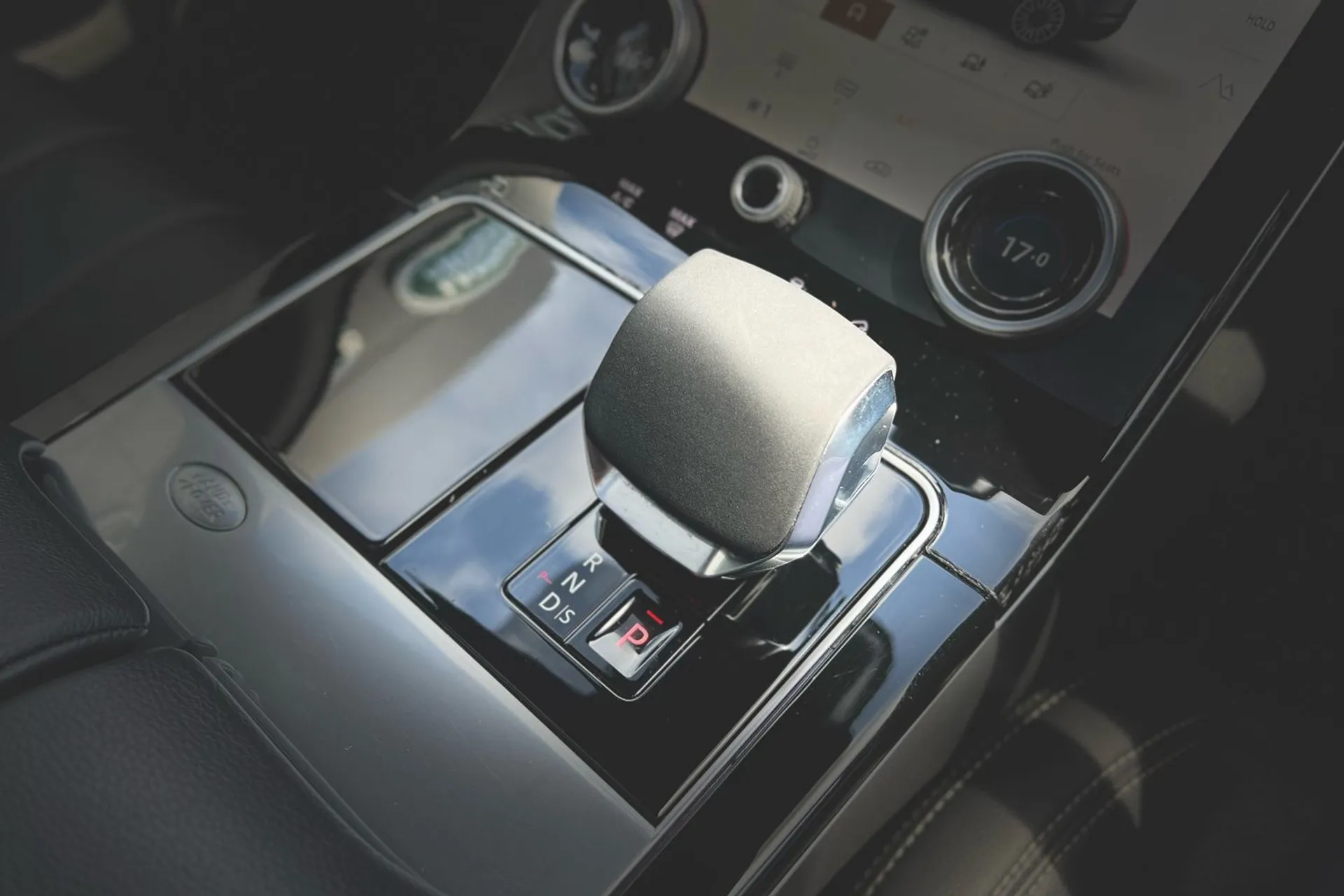LAND ROVER RANGE ROVER VELAR thumbnail image number 30
