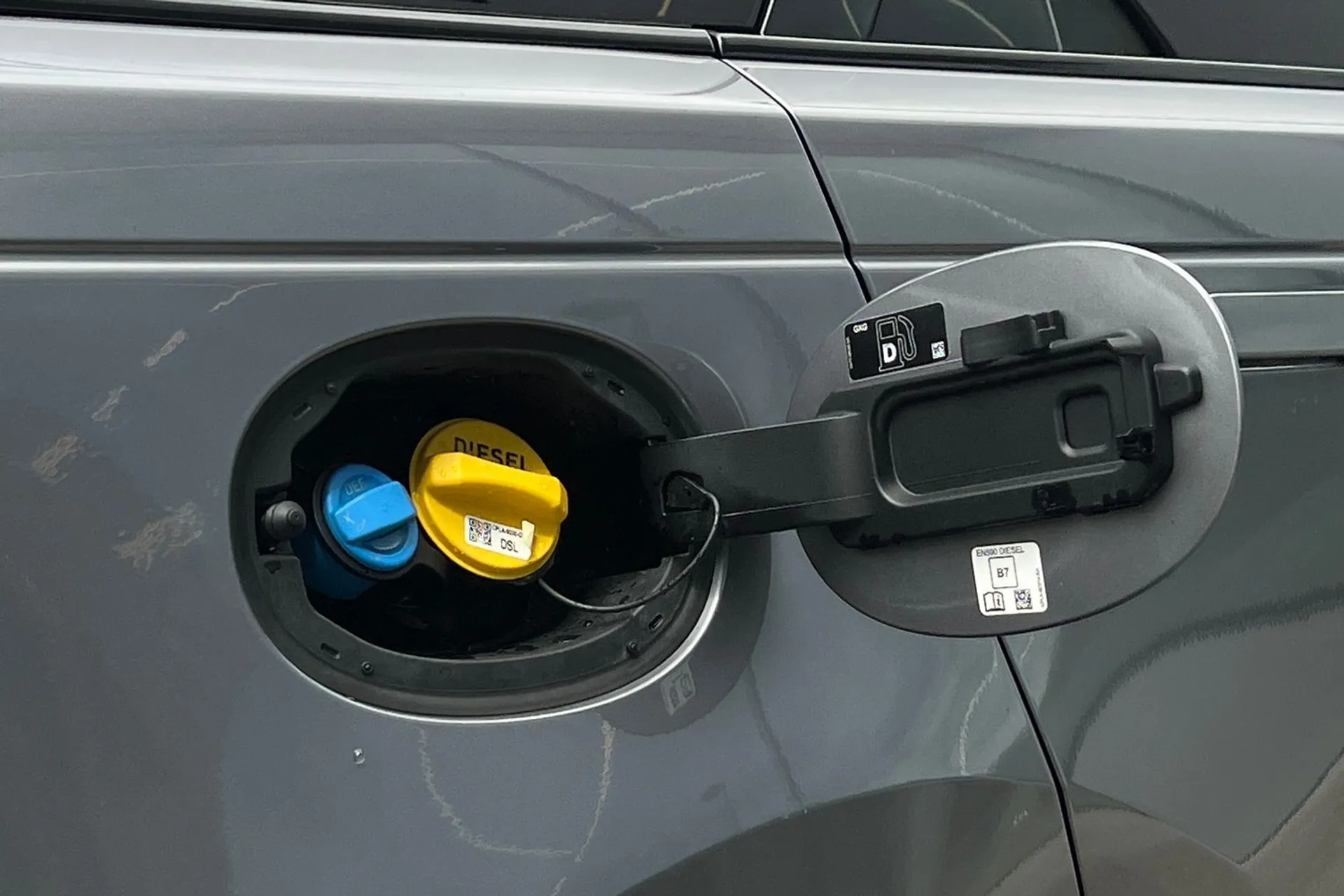 LAND ROVER RANGE ROVER VELAR thumbnail image number 28