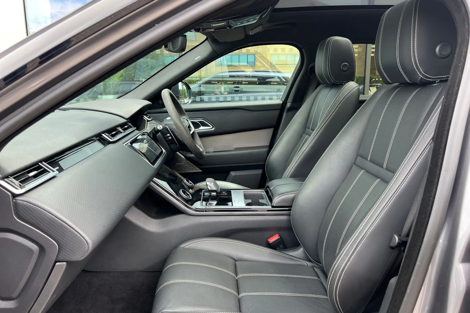 LAND ROVER RANGE ROVER VELAR thumbnail image number 50