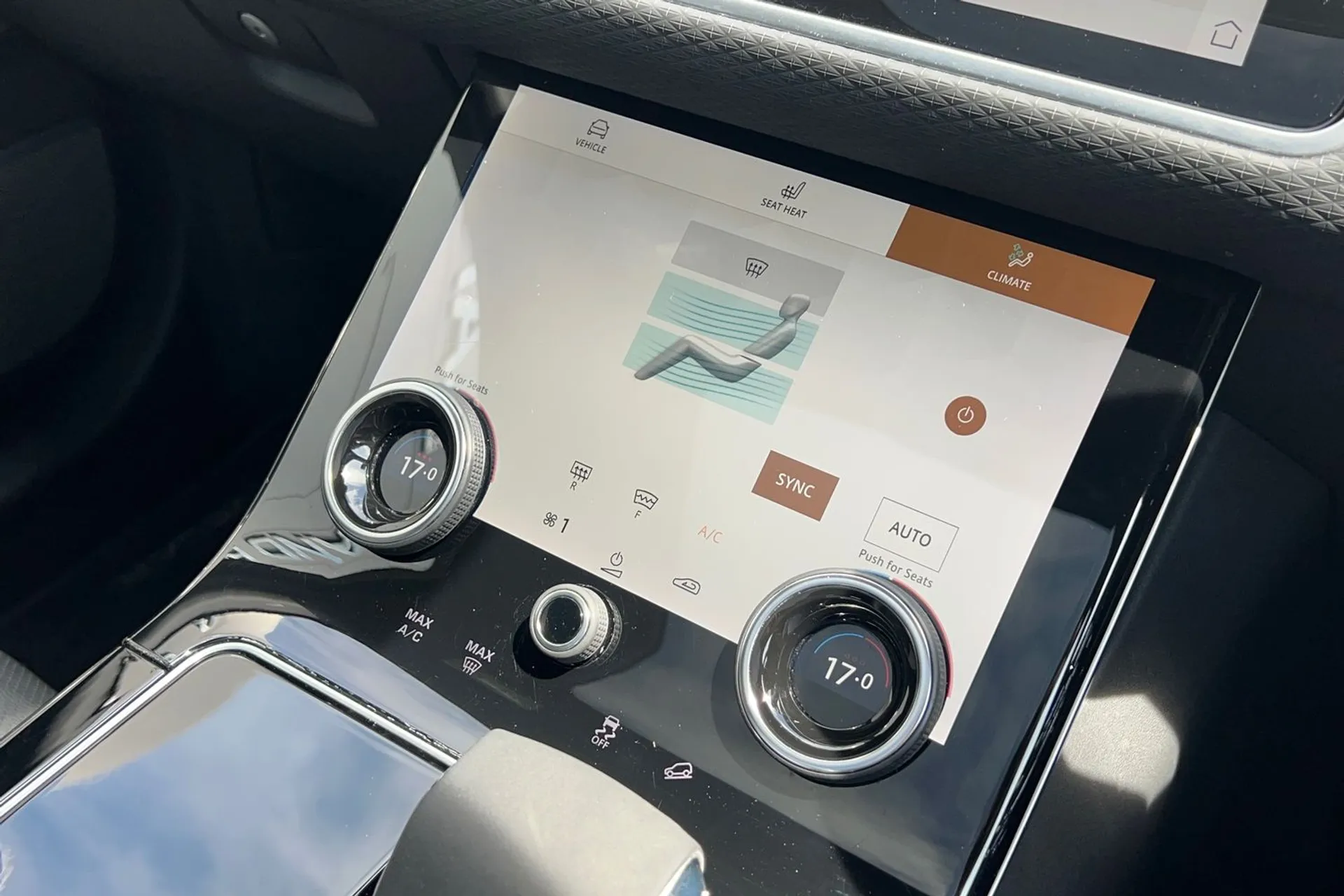 LAND ROVER RANGE ROVER VELAR thumbnail image number 55