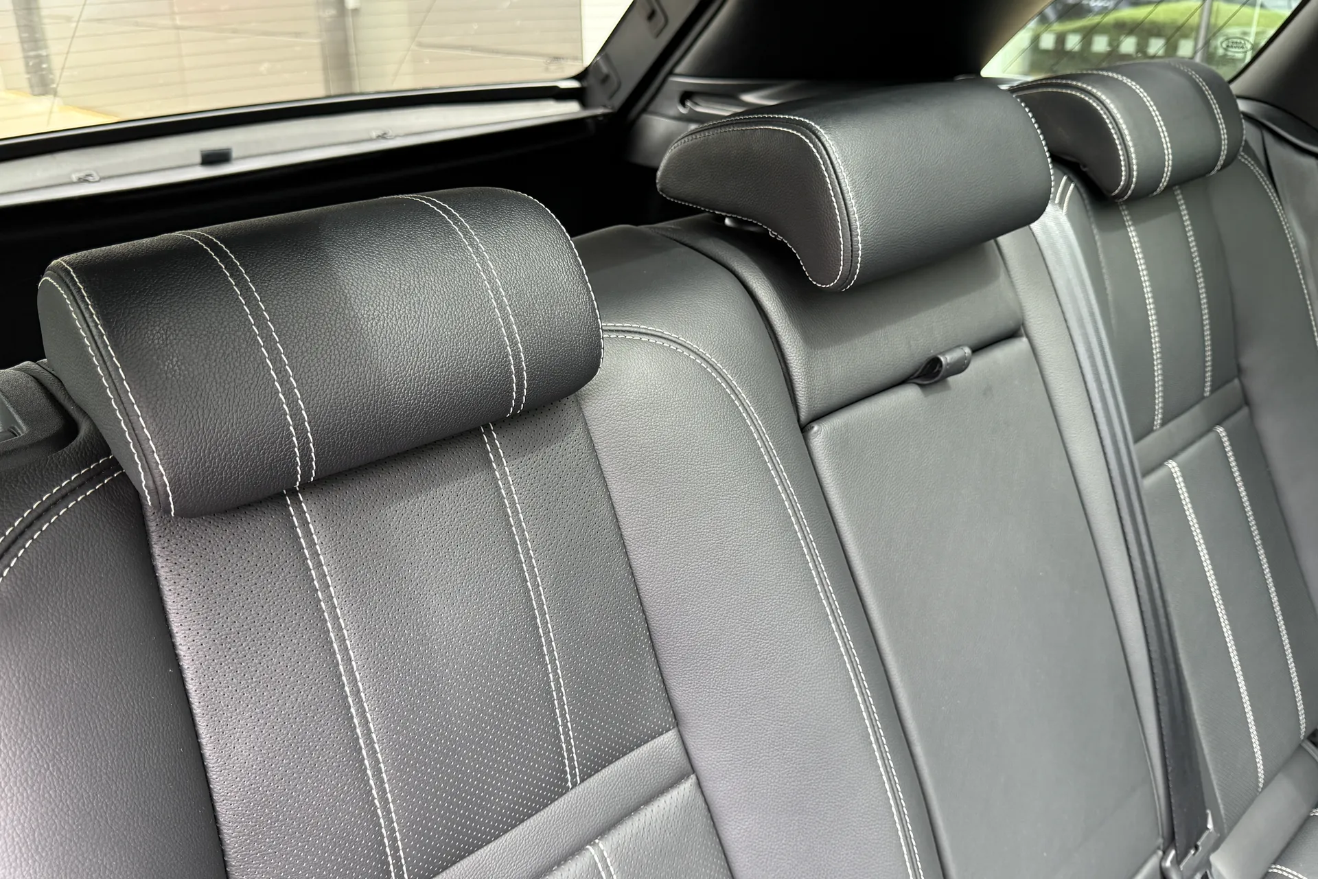 LAND ROVER RANGE ROVER VELAR thumbnail image number 42