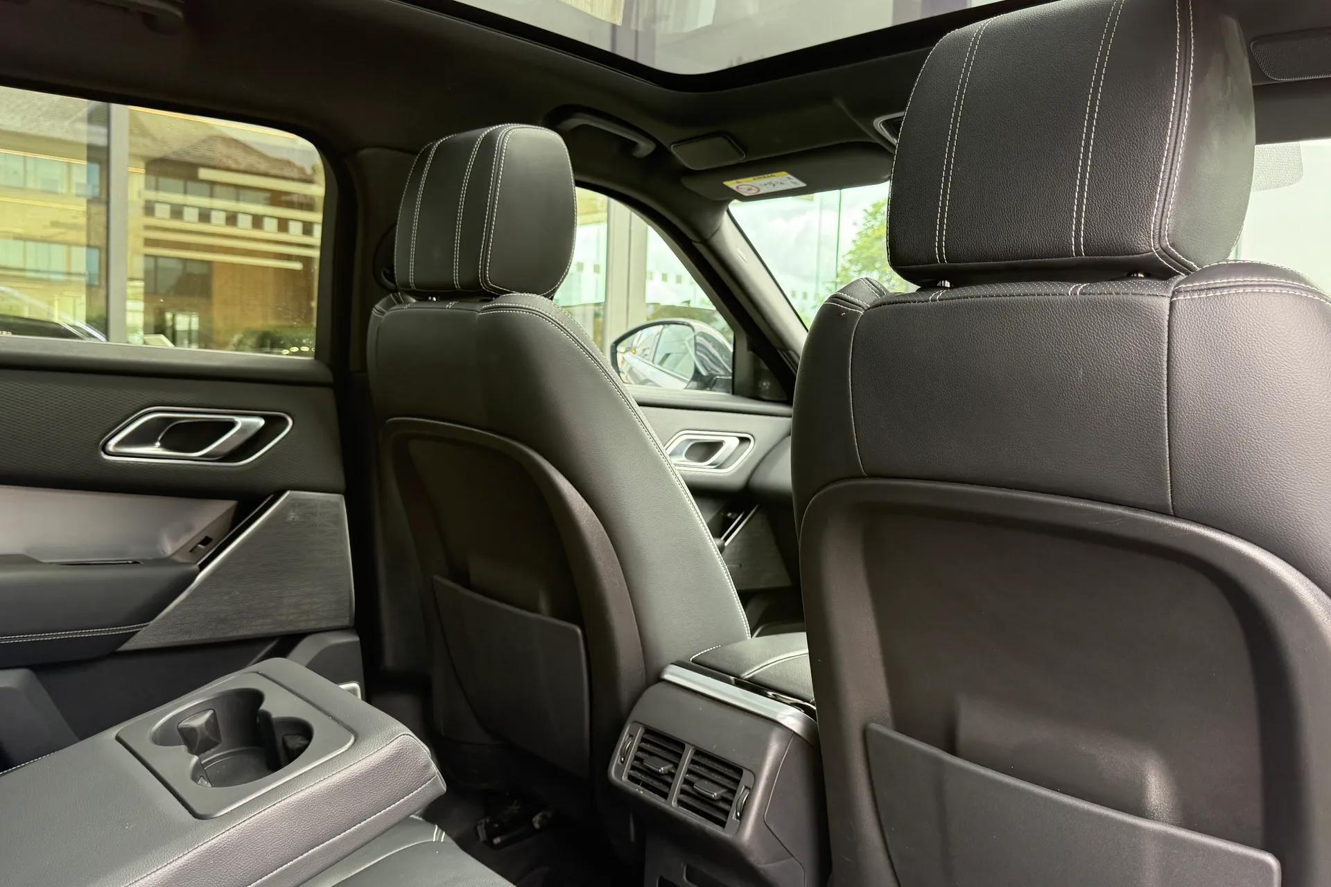 LAND ROVER RANGE ROVER VELAR thumbnail image number 43