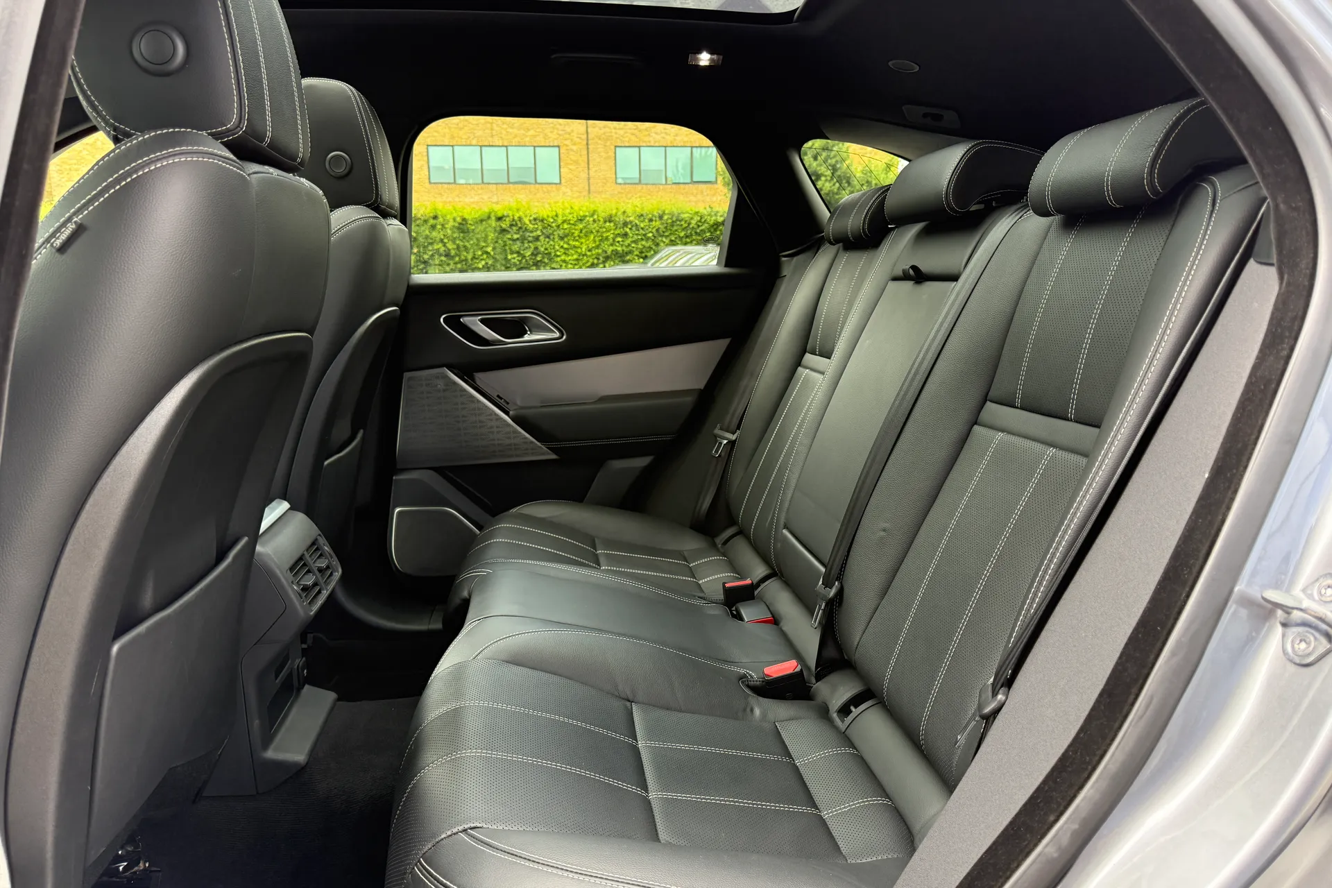 LAND ROVER RANGE ROVER VELAR thumbnail image number 56