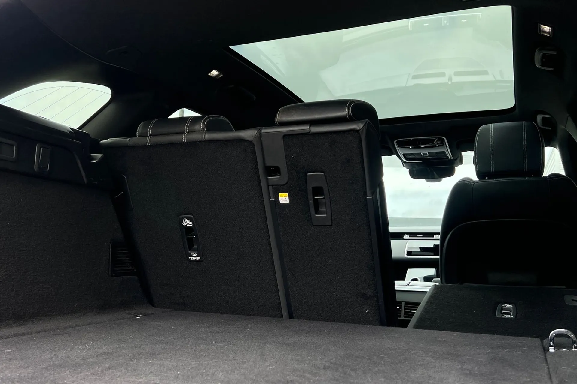LAND ROVER RANGE ROVER VELAR thumbnail image number 36