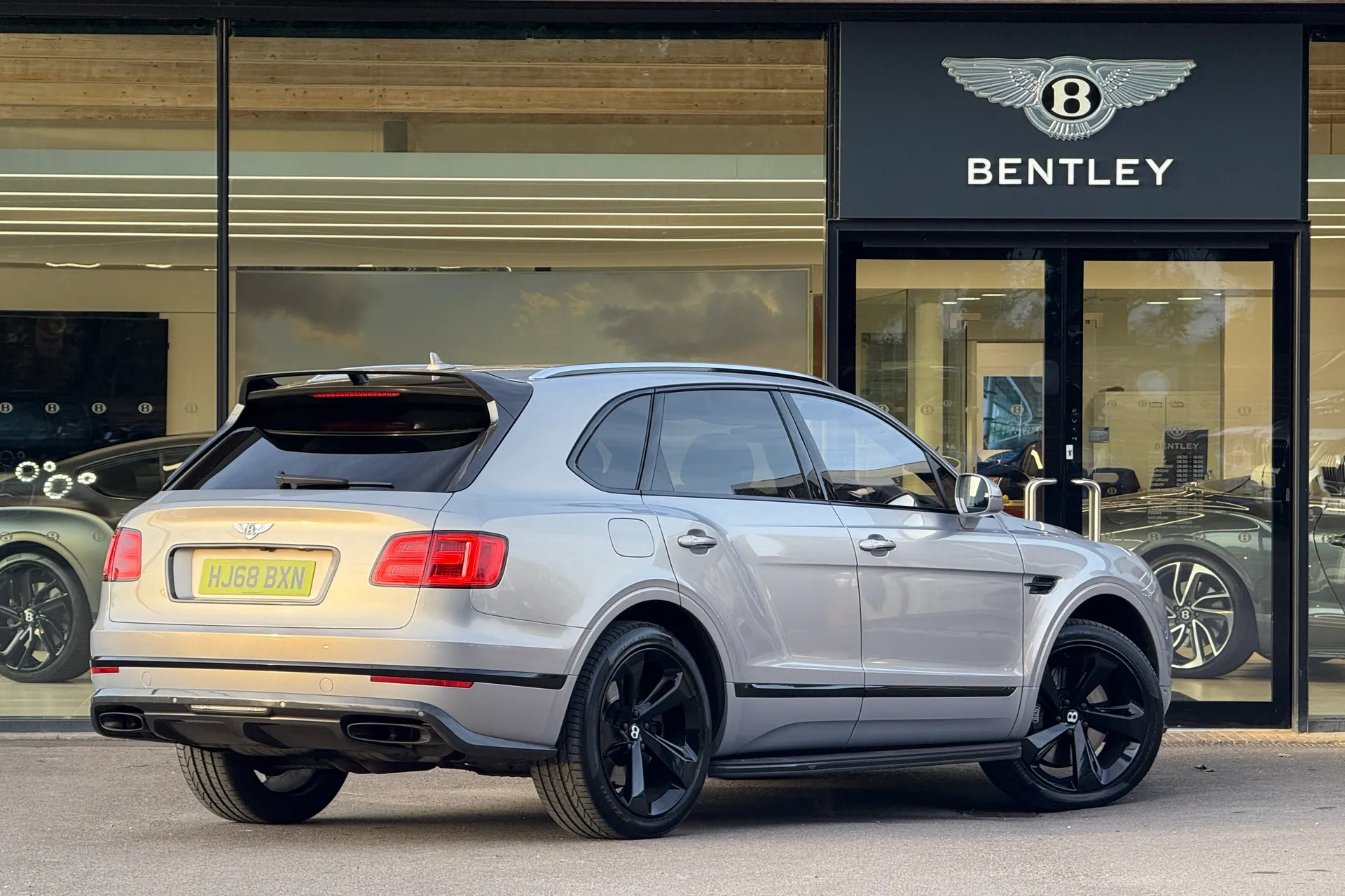 Bentley BENTAYGA thumbnail image number 6
