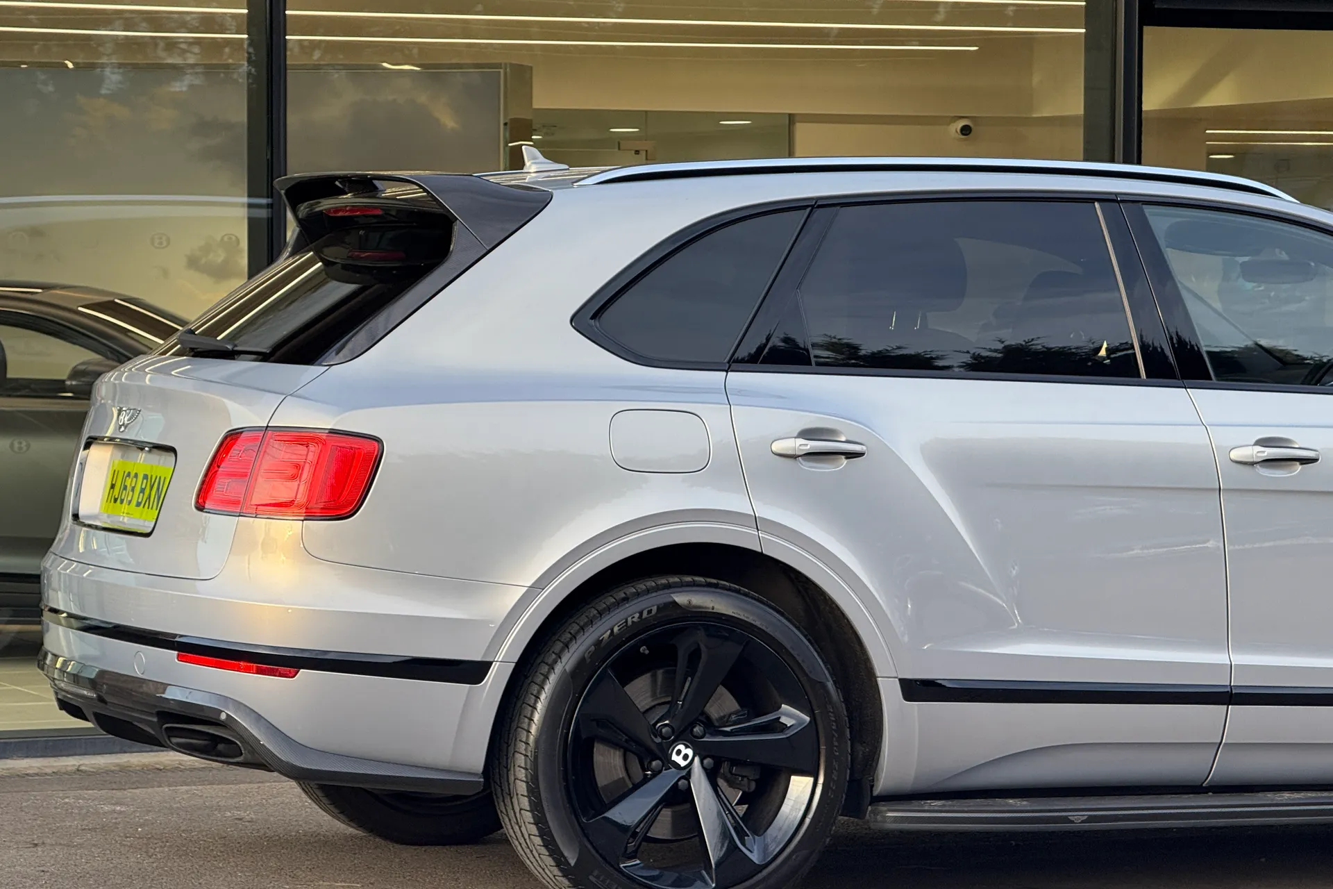 Bentley BENTAYGA thumbnail image number 4