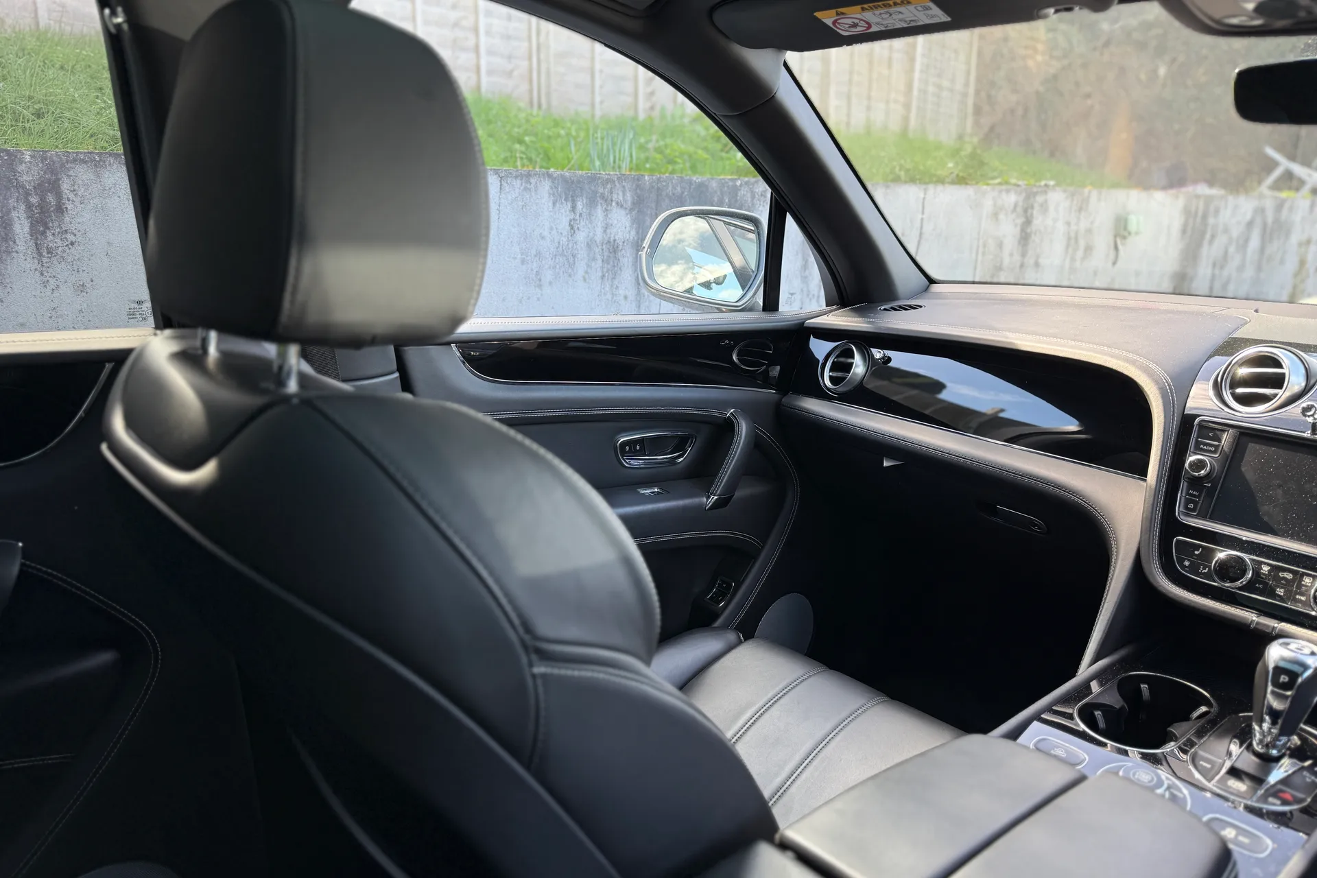 Bentley BENTAYGA thumbnail image number 16