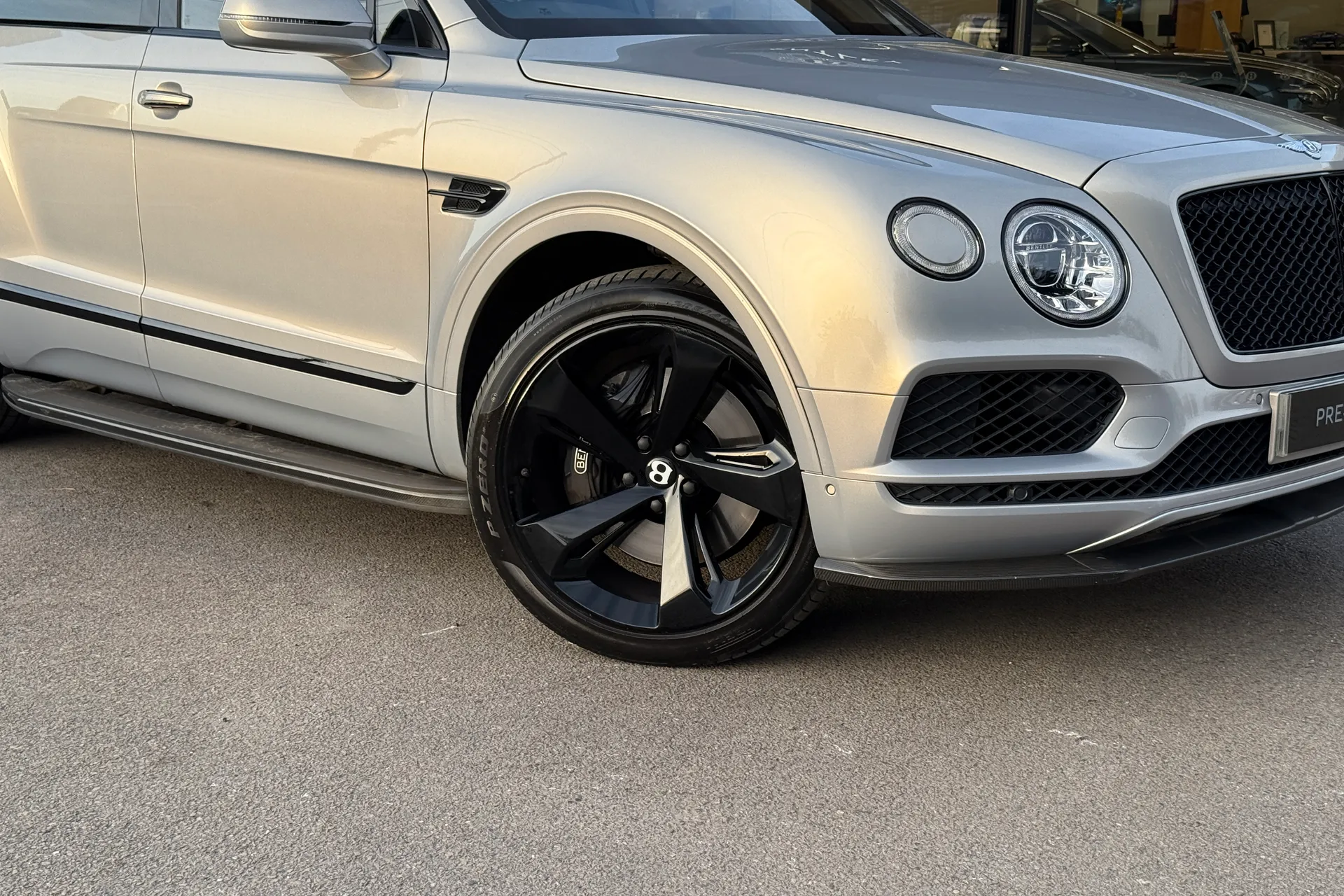 Bentley BENTAYGA thumbnail image number 2