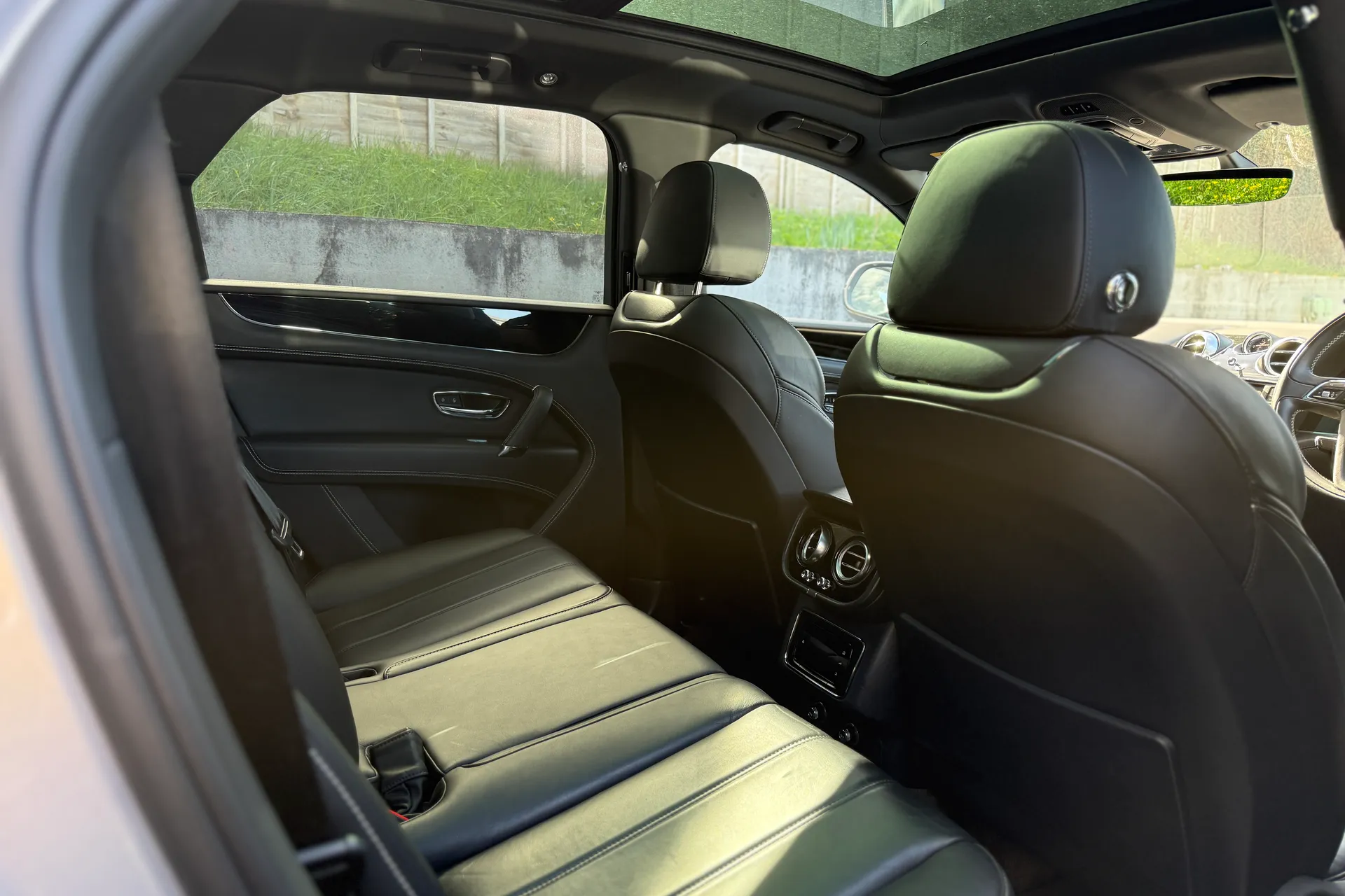 Bentley BENTAYGA thumbnail image number 10