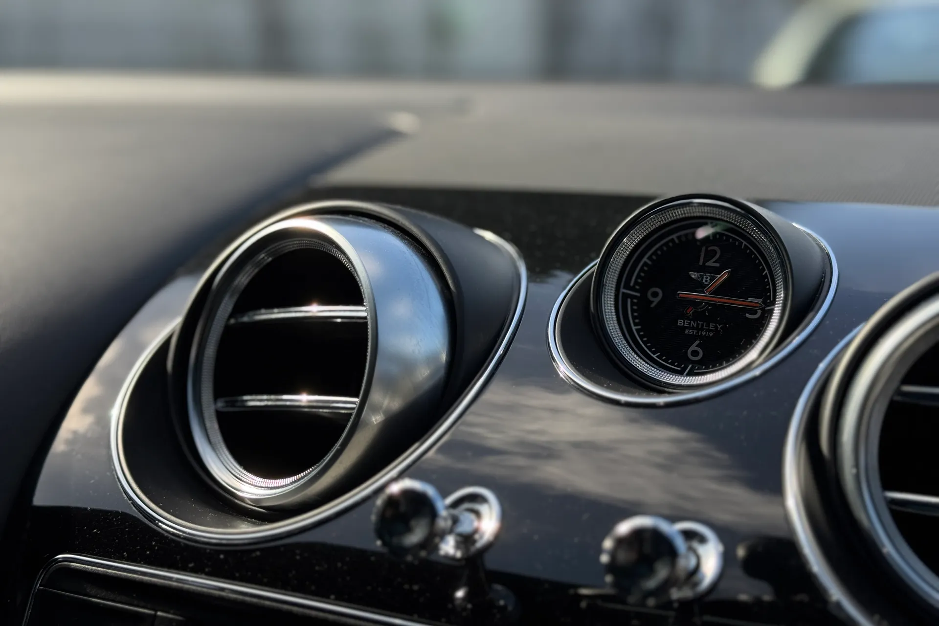 Bentley BENTAYGA thumbnail image number 19