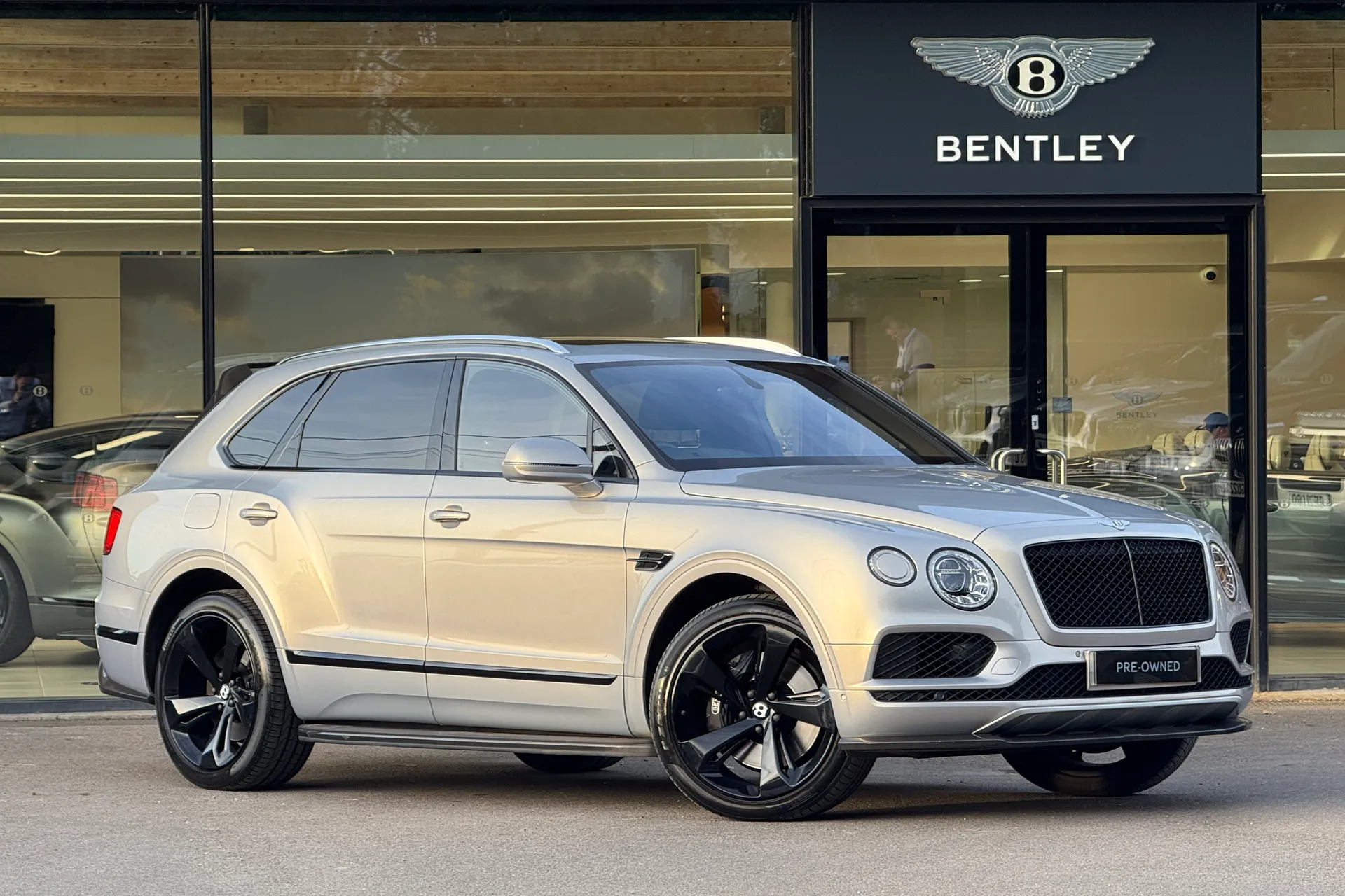 Bentley BENTAYGA focused image