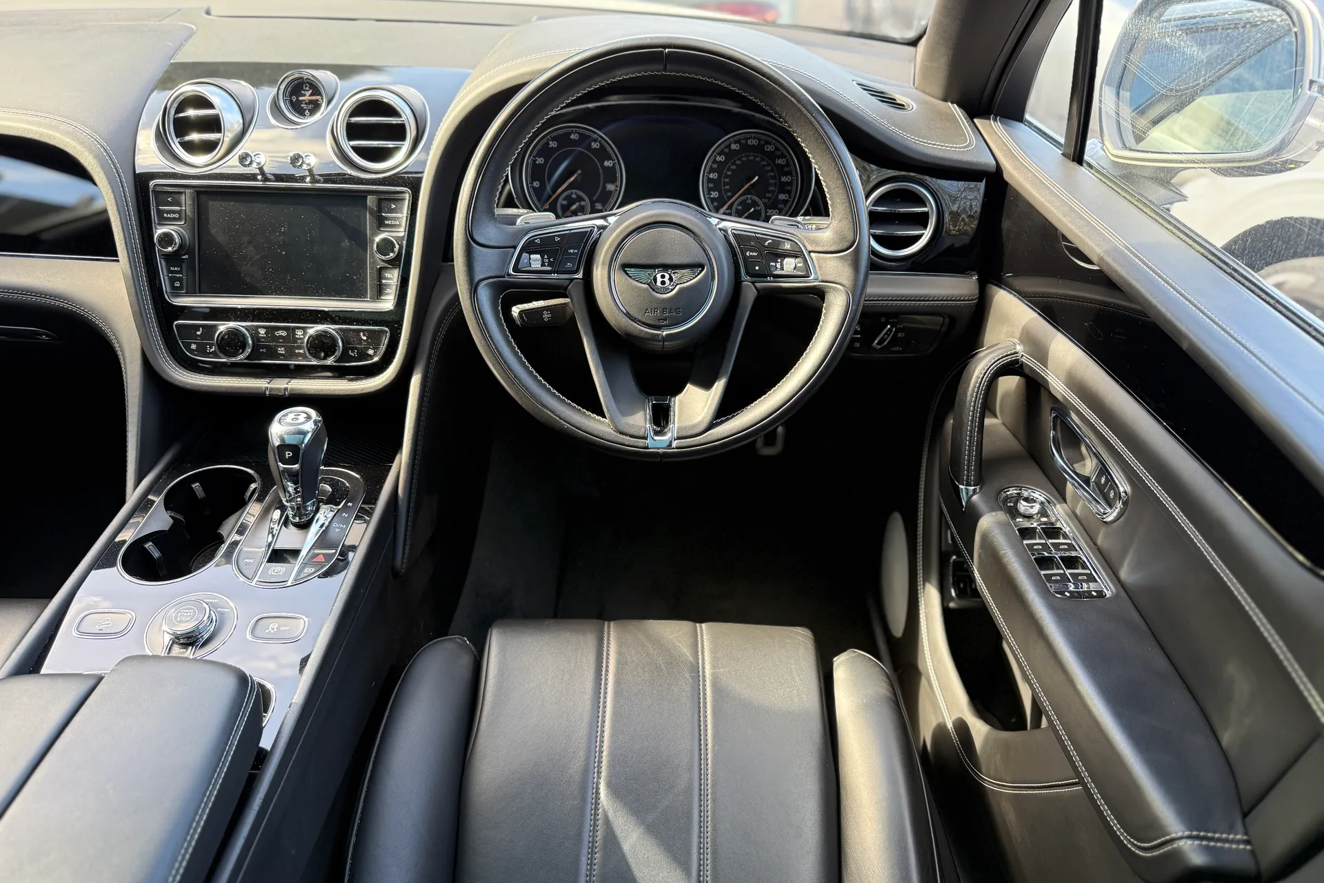 Bentley BENTAYGA thumbnail image number 17