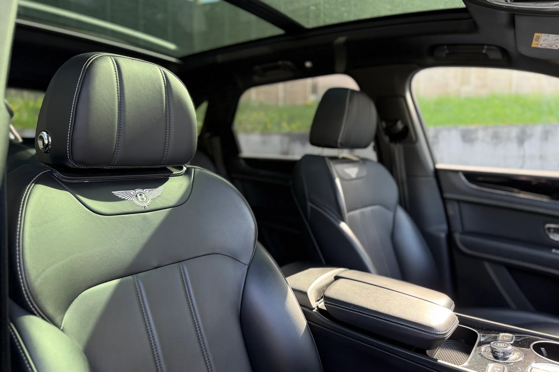 Bentley BENTAYGA thumbnail image number 9