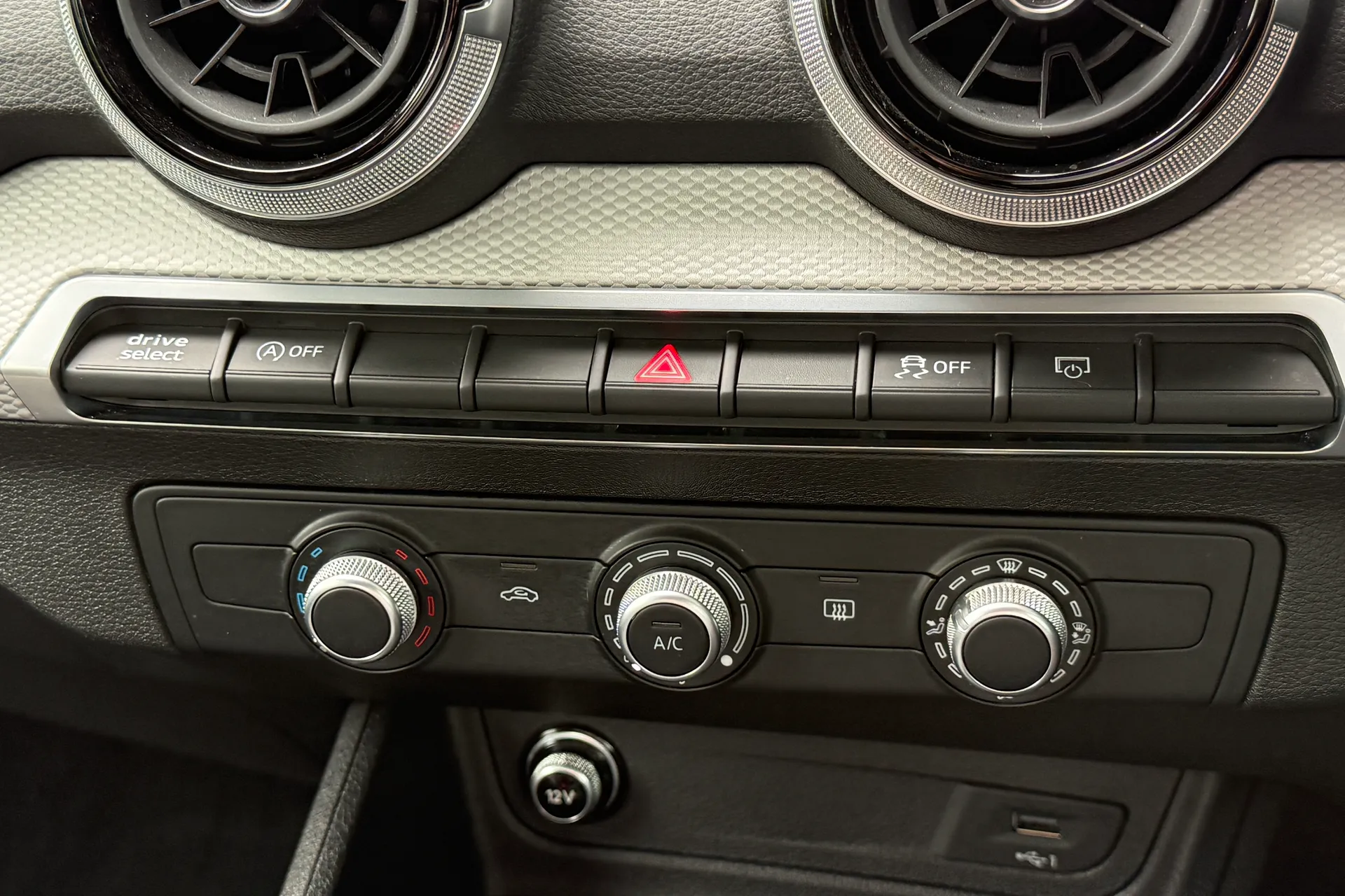Audi Q2 thumbnail image number 22