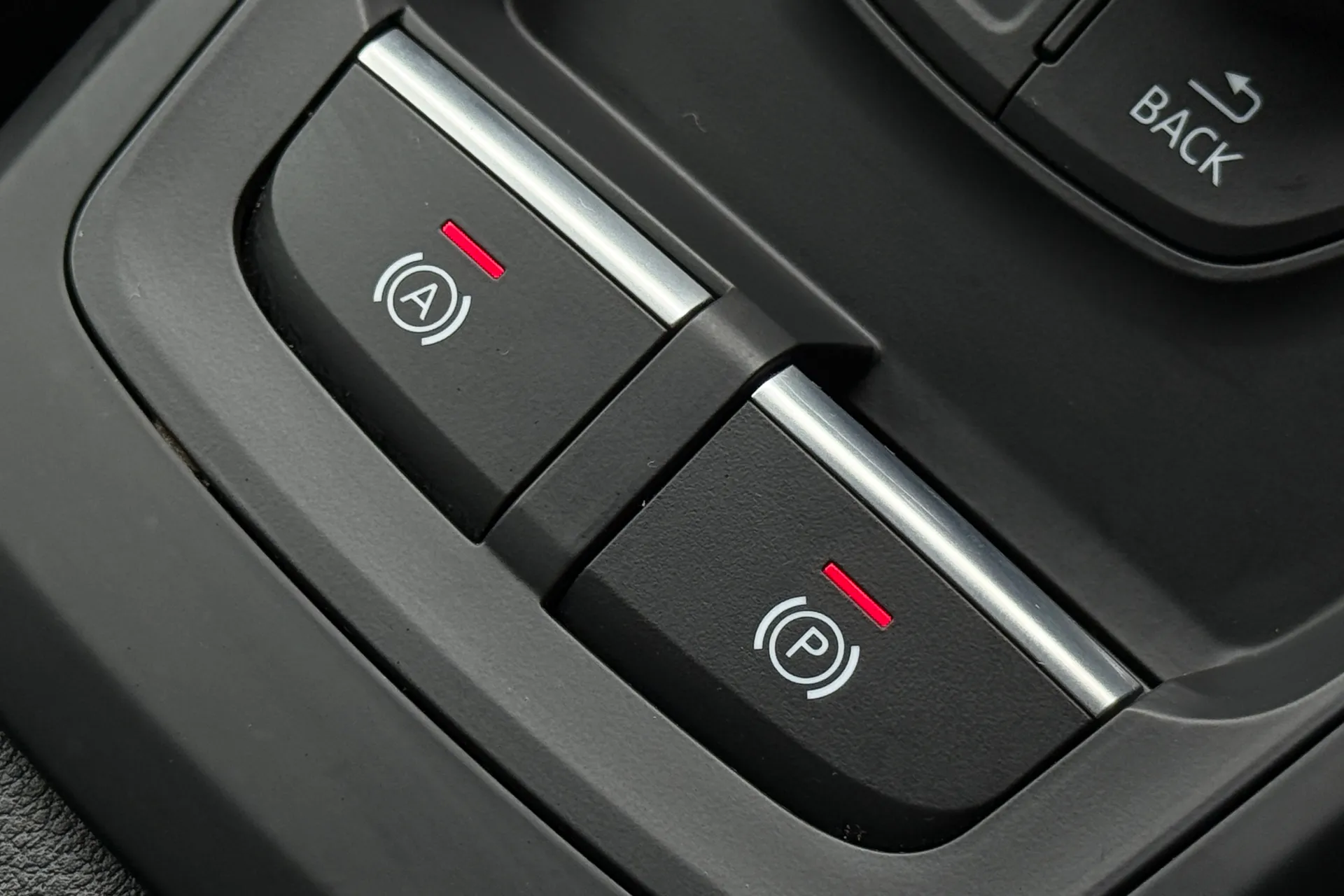 Audi Q2 thumbnail image number 29