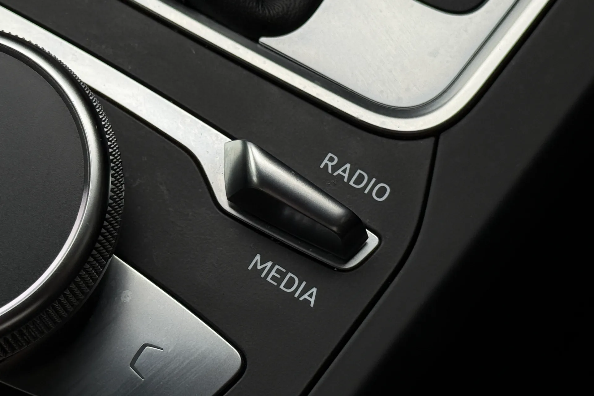 Audi Q2 thumbnail image number 28