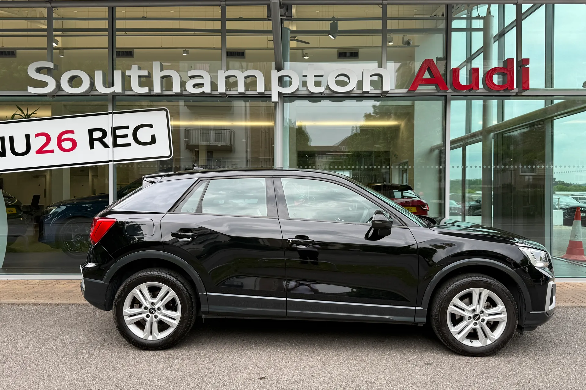 Audi Q2 thumbnail image number 2