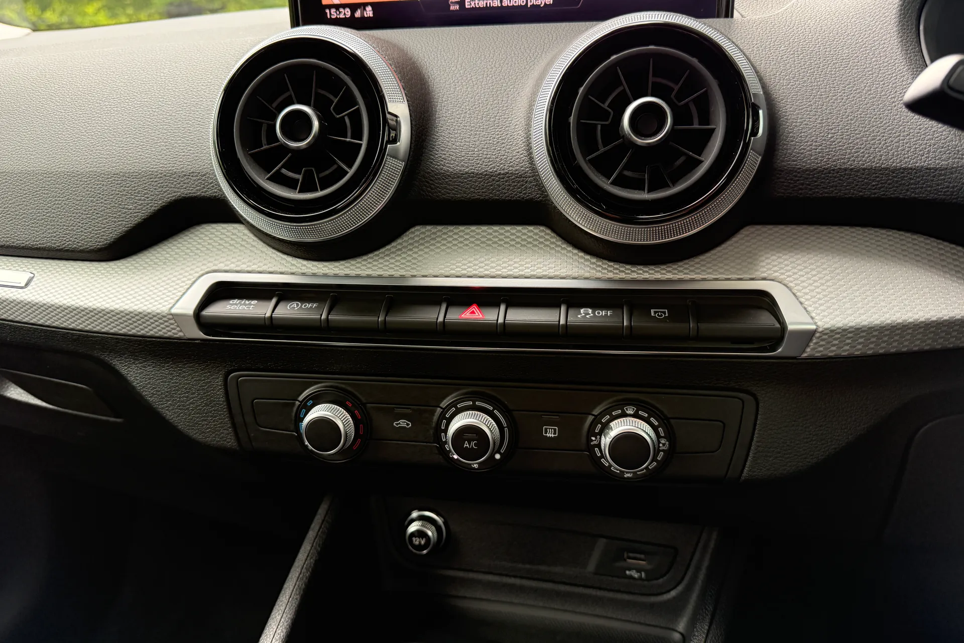 Audi Q2 thumbnail image number 21