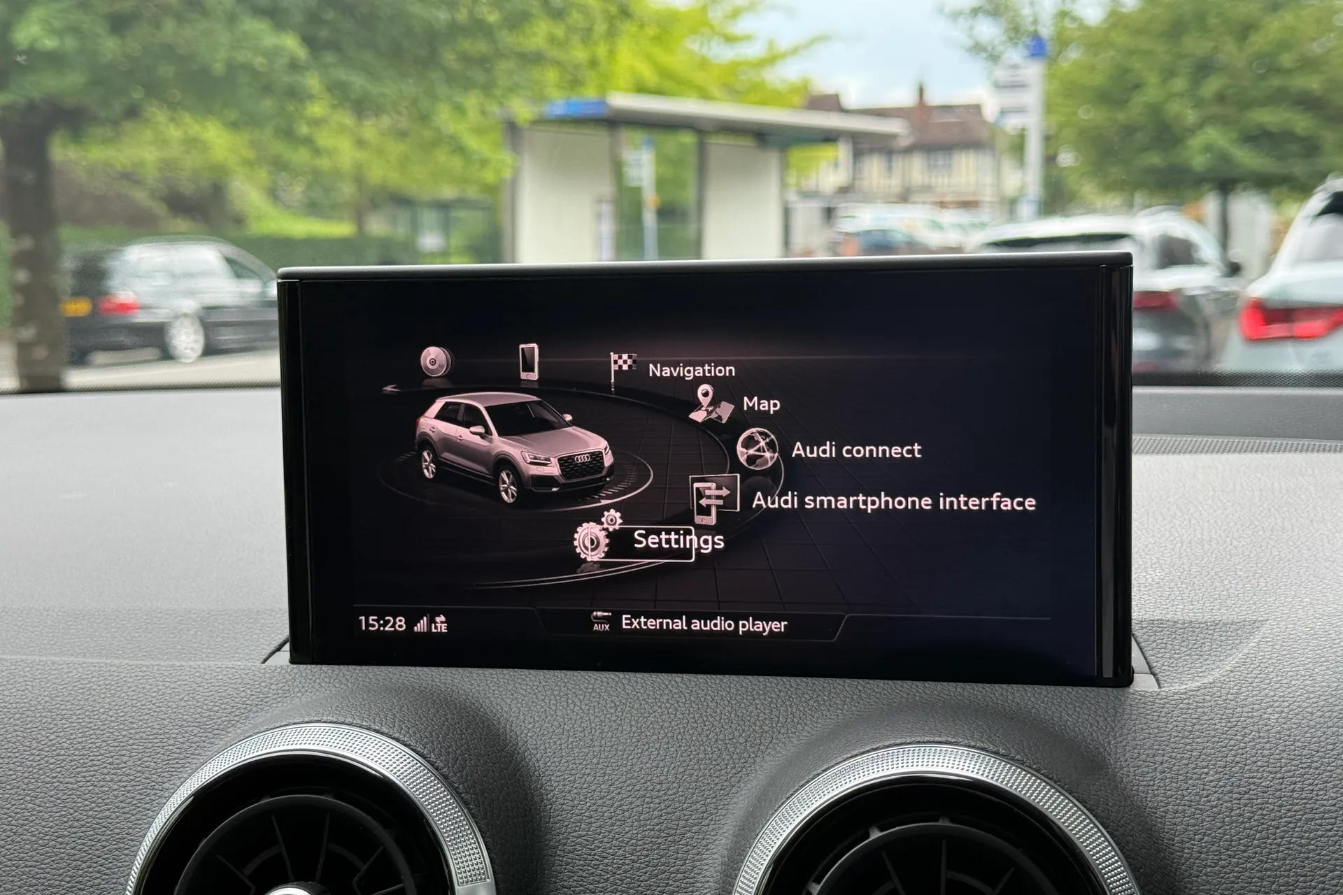 Audi Q2 thumbnail image number 19