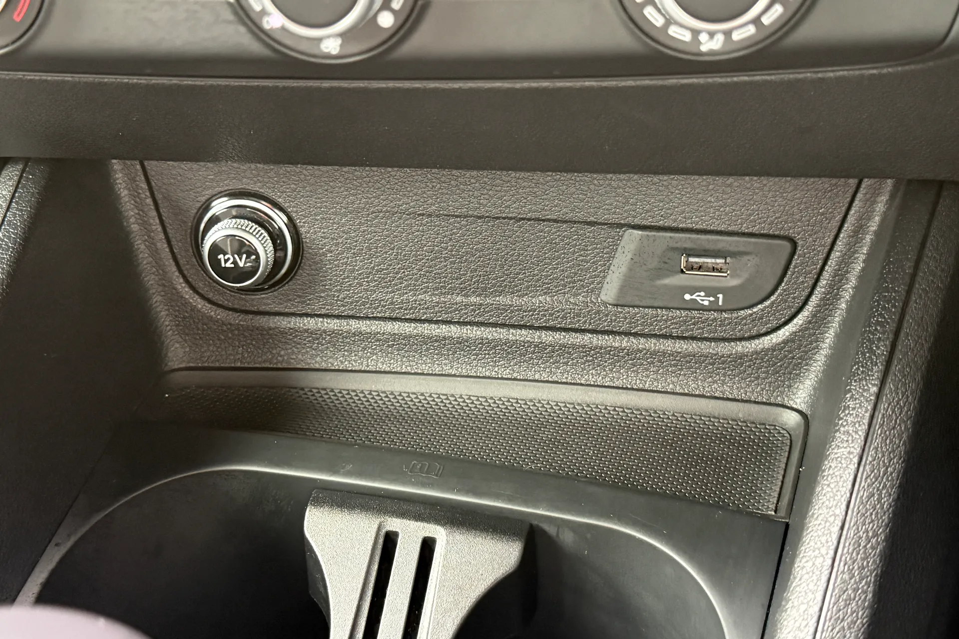 Audi Q2 thumbnail image number 24