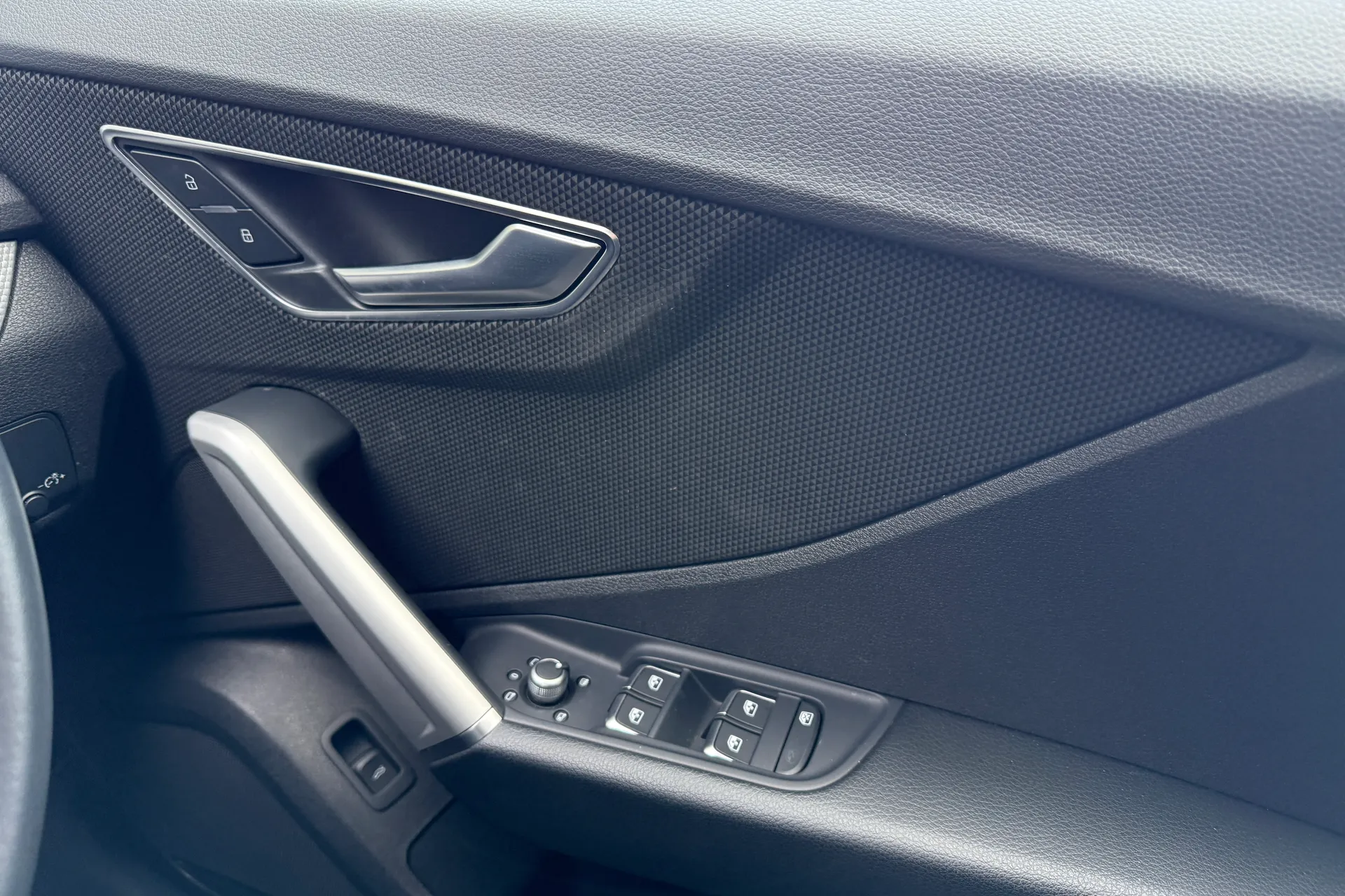 Audi Q2 thumbnail image number 21