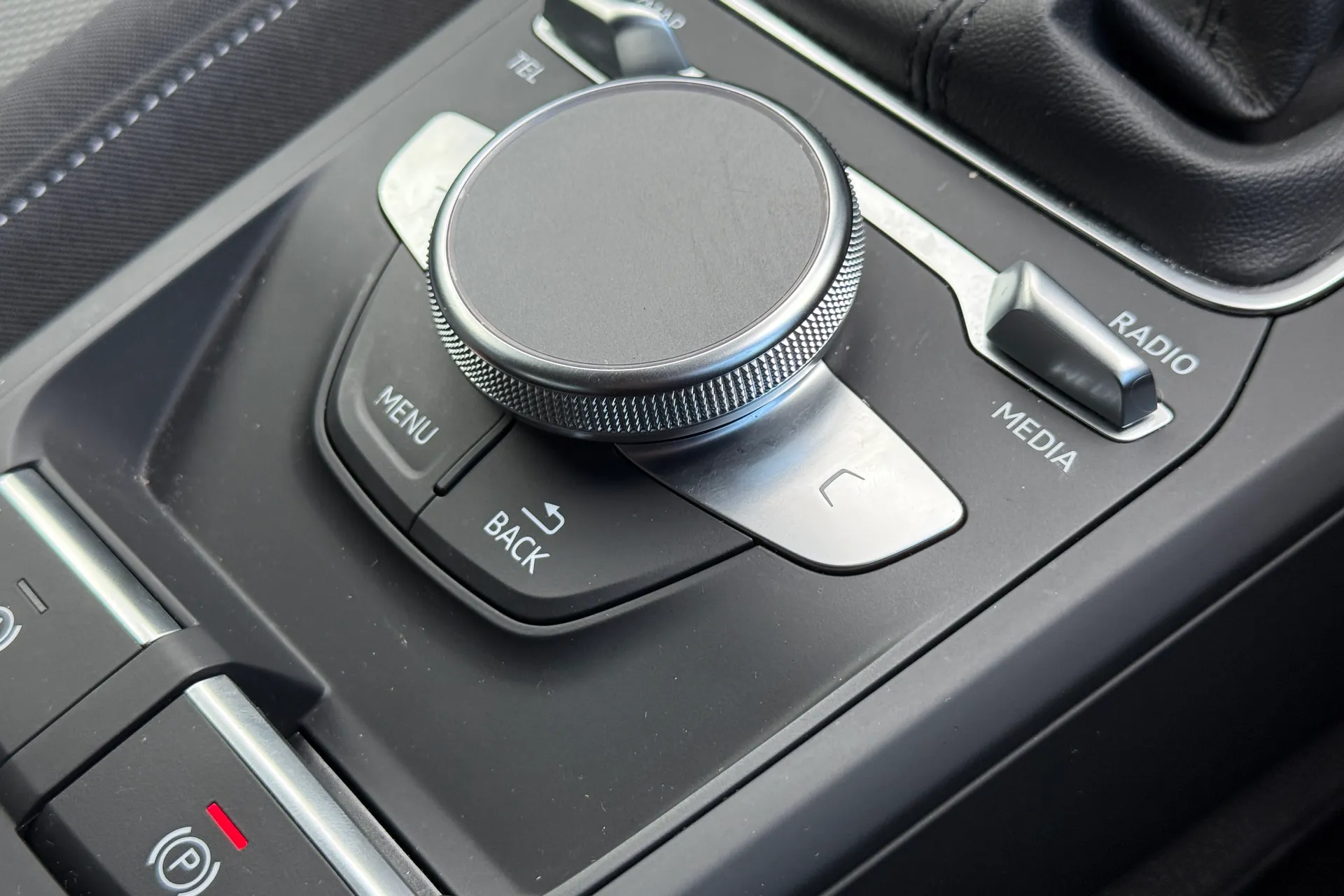 Audi Q2 thumbnail image number 25