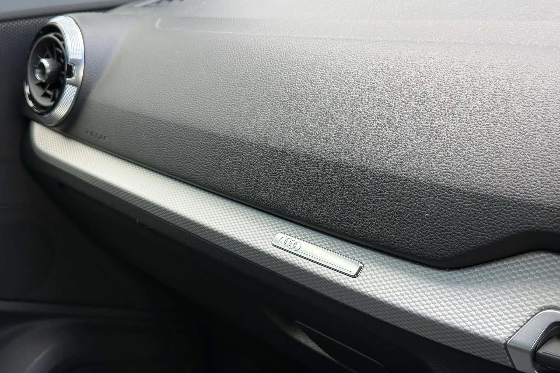 Audi Q2 thumbnail image number 22