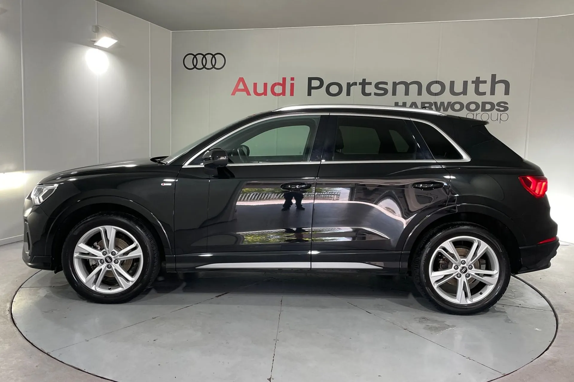 Audi Q3 thumbnail image number 11