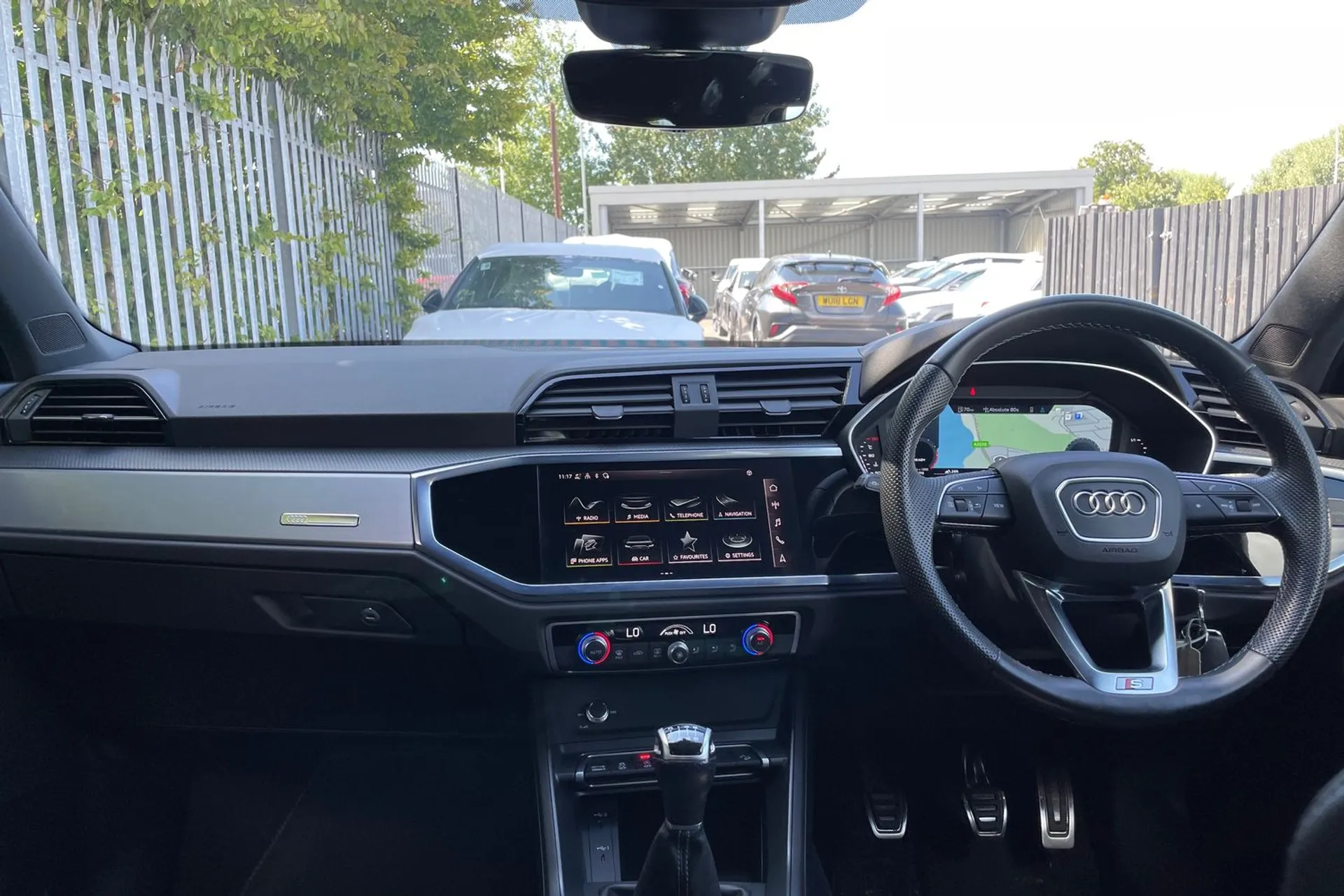 Audi Q3 thumbnail image number 3