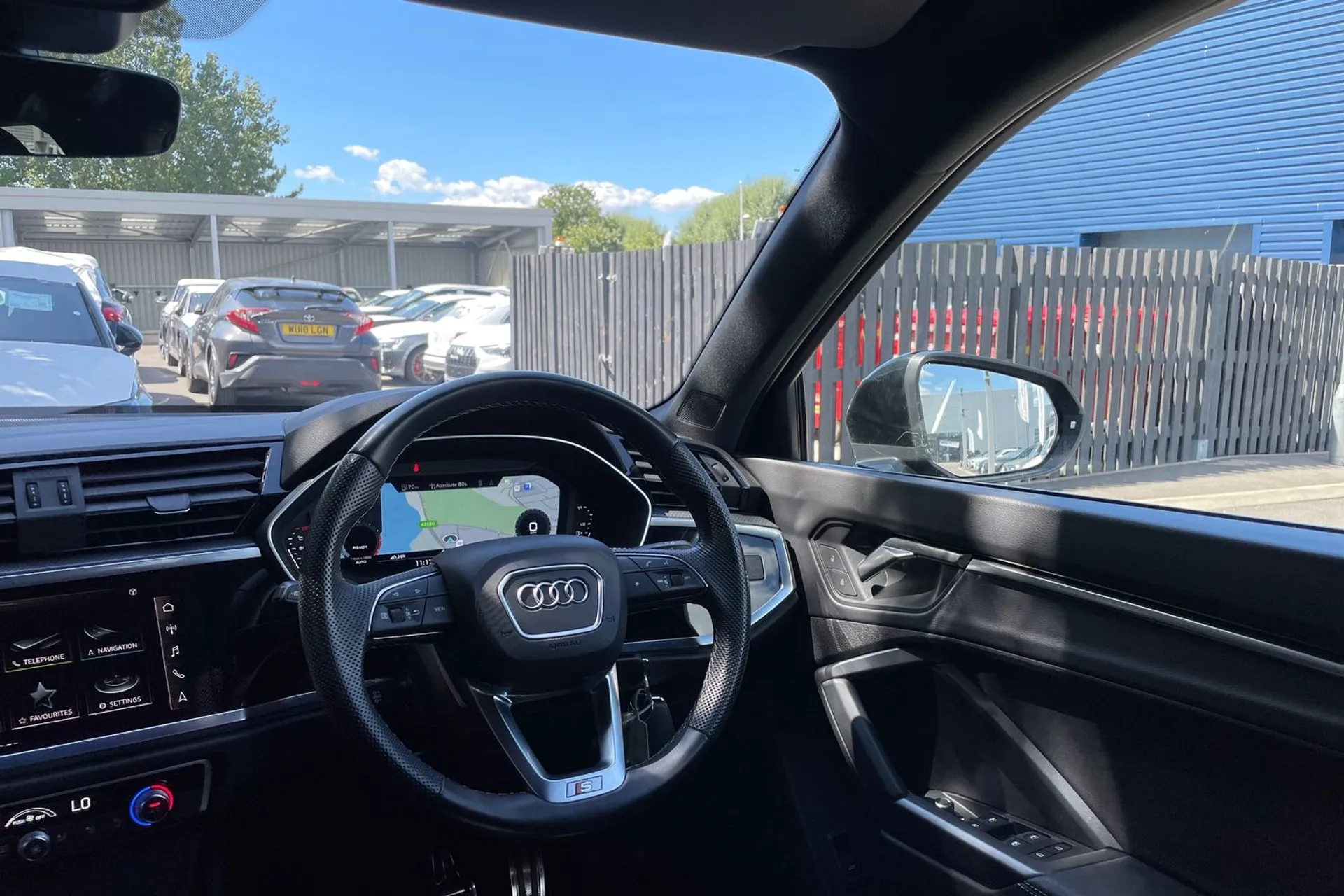 Audi Q3 thumbnail image number 37