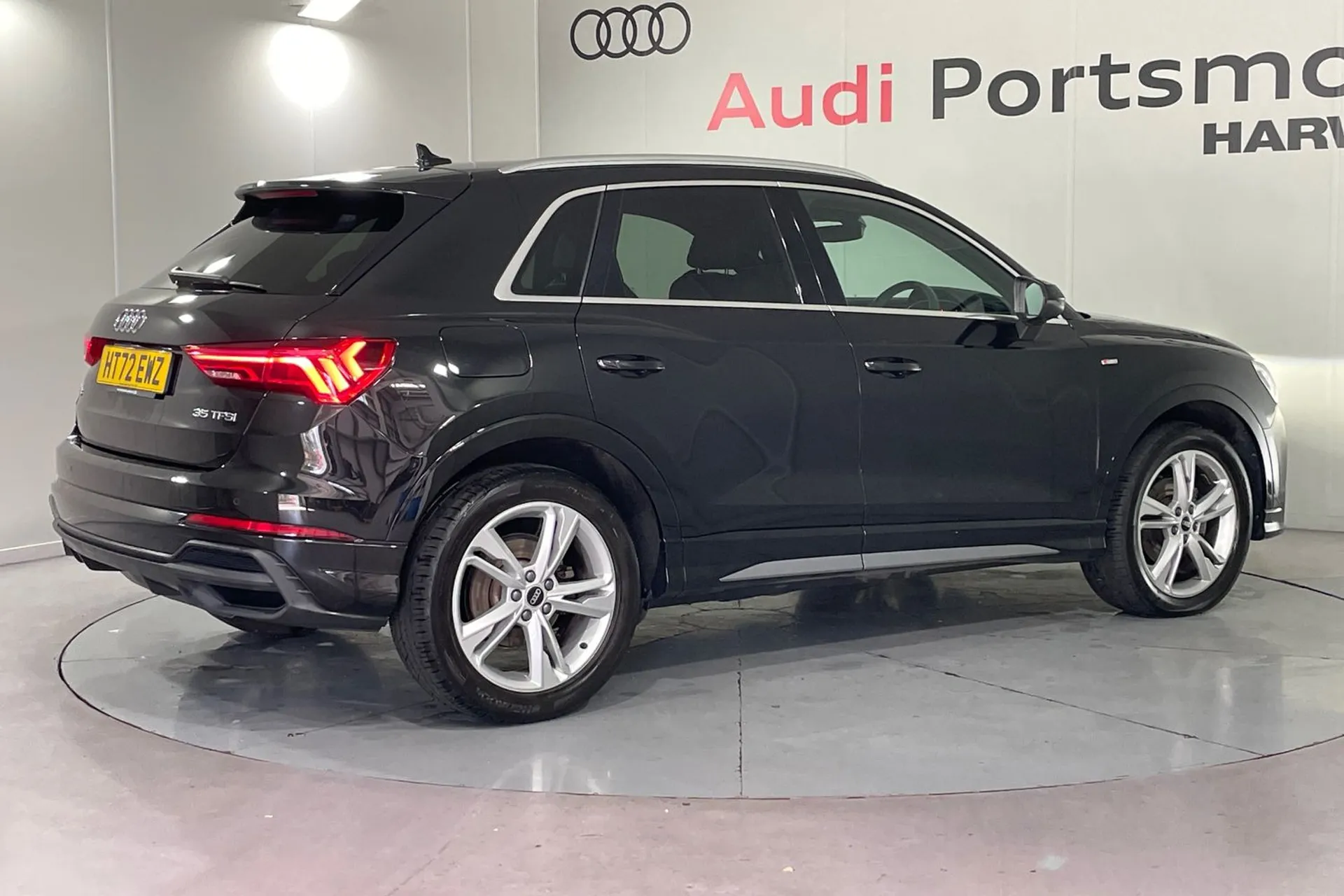 Audi Q3 thumbnail image number 8