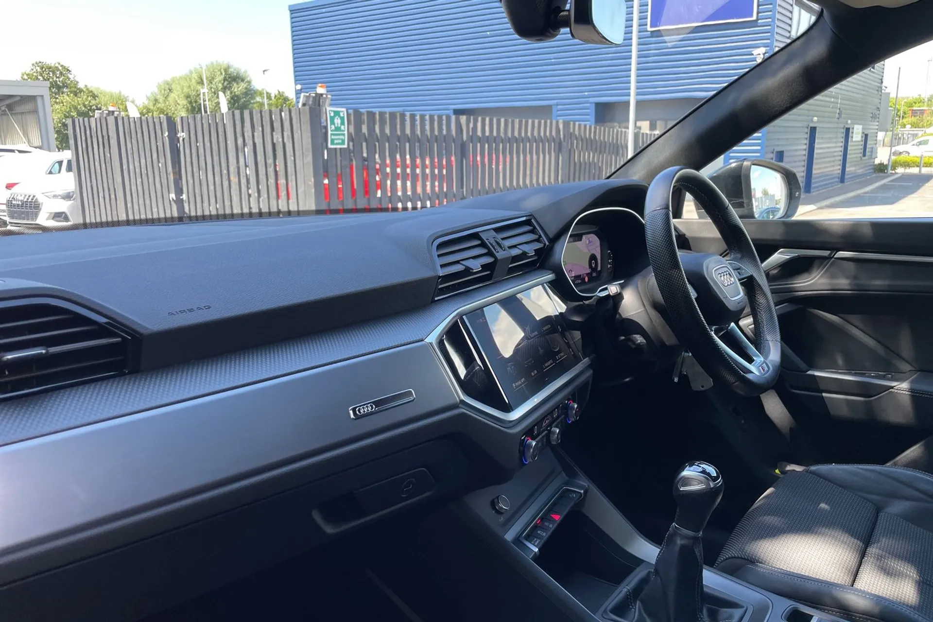 Audi Q3 thumbnail image number 29