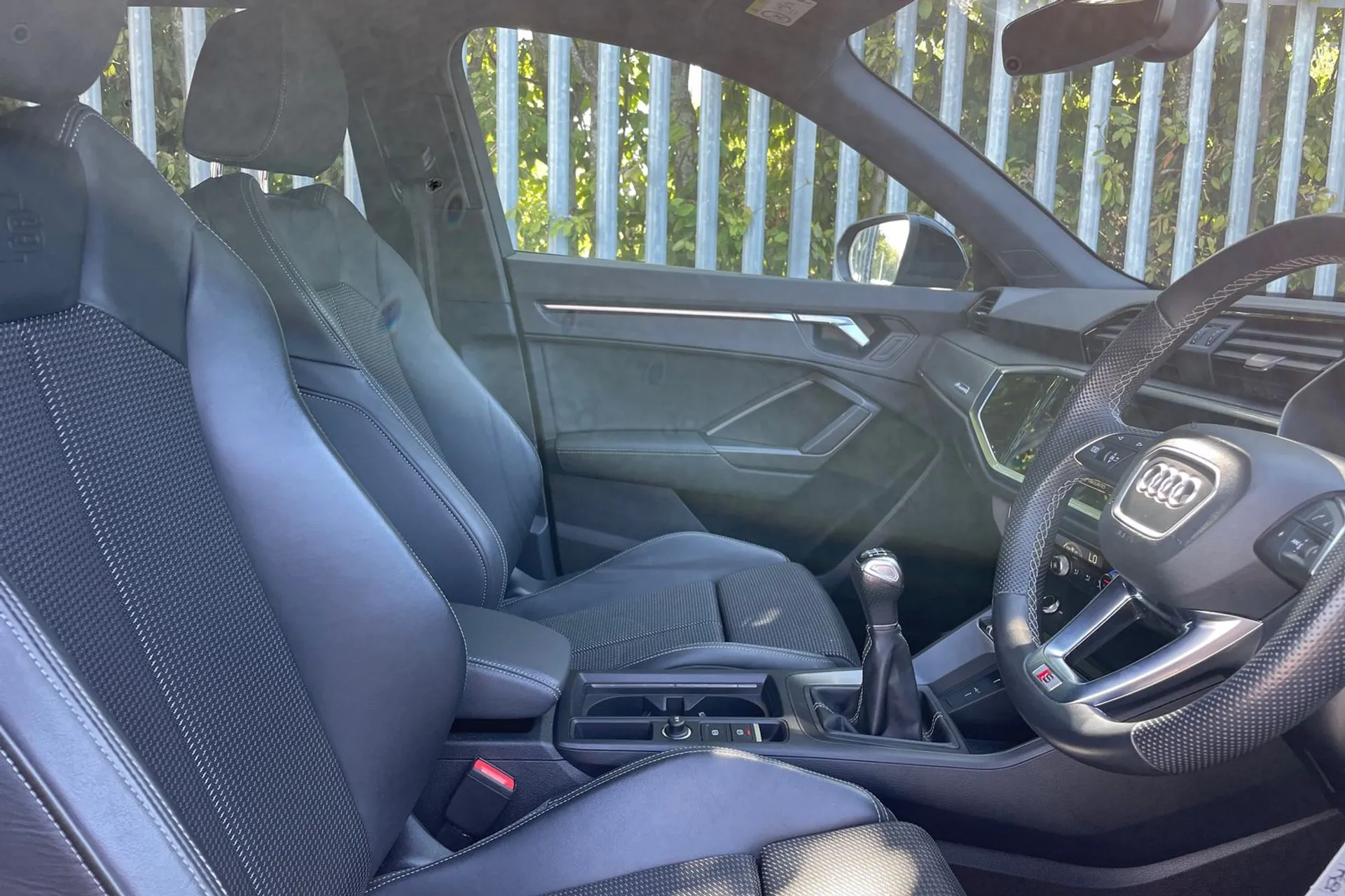 Audi Q3 thumbnail image number 24
