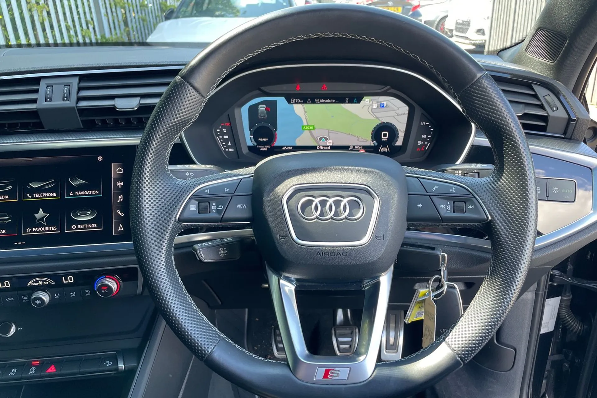 Audi Q3 thumbnail image number 38