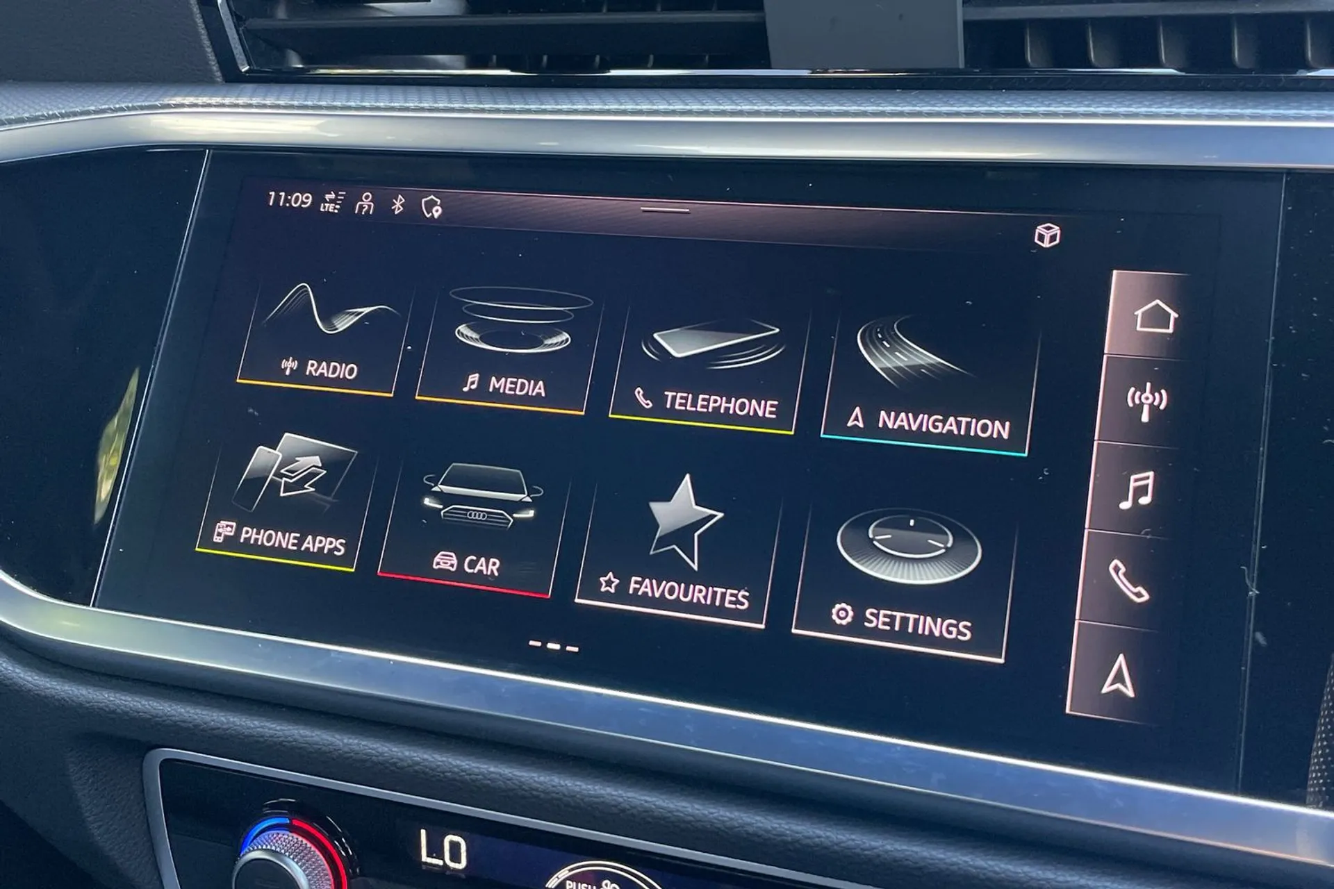 Audi Q3 thumbnail image number 33