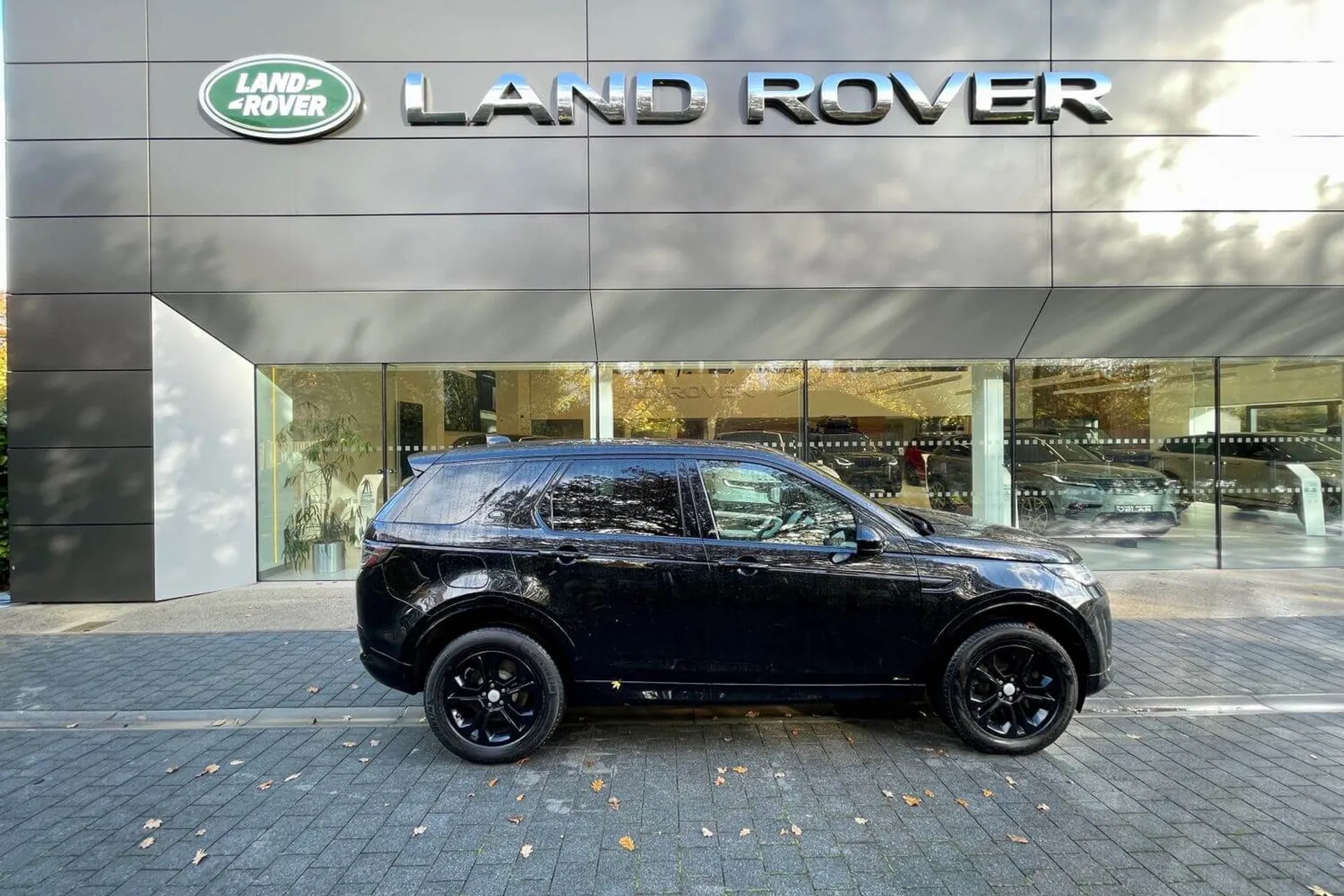 LAND ROVER DISCOVERY SPORT thumbnail image number 2
