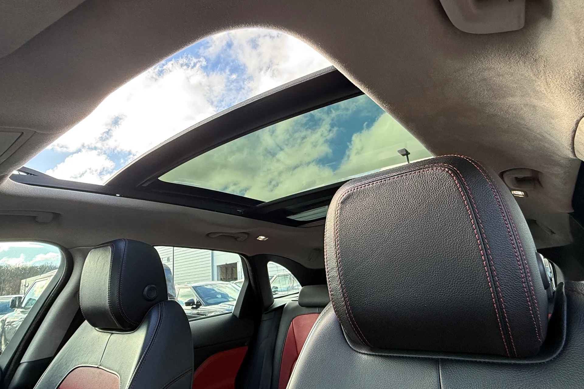 Jaguar F-PACE thumbnail image number 5