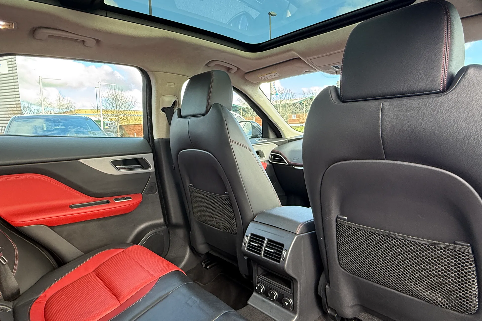 Jaguar F-PACE thumbnail image number 15