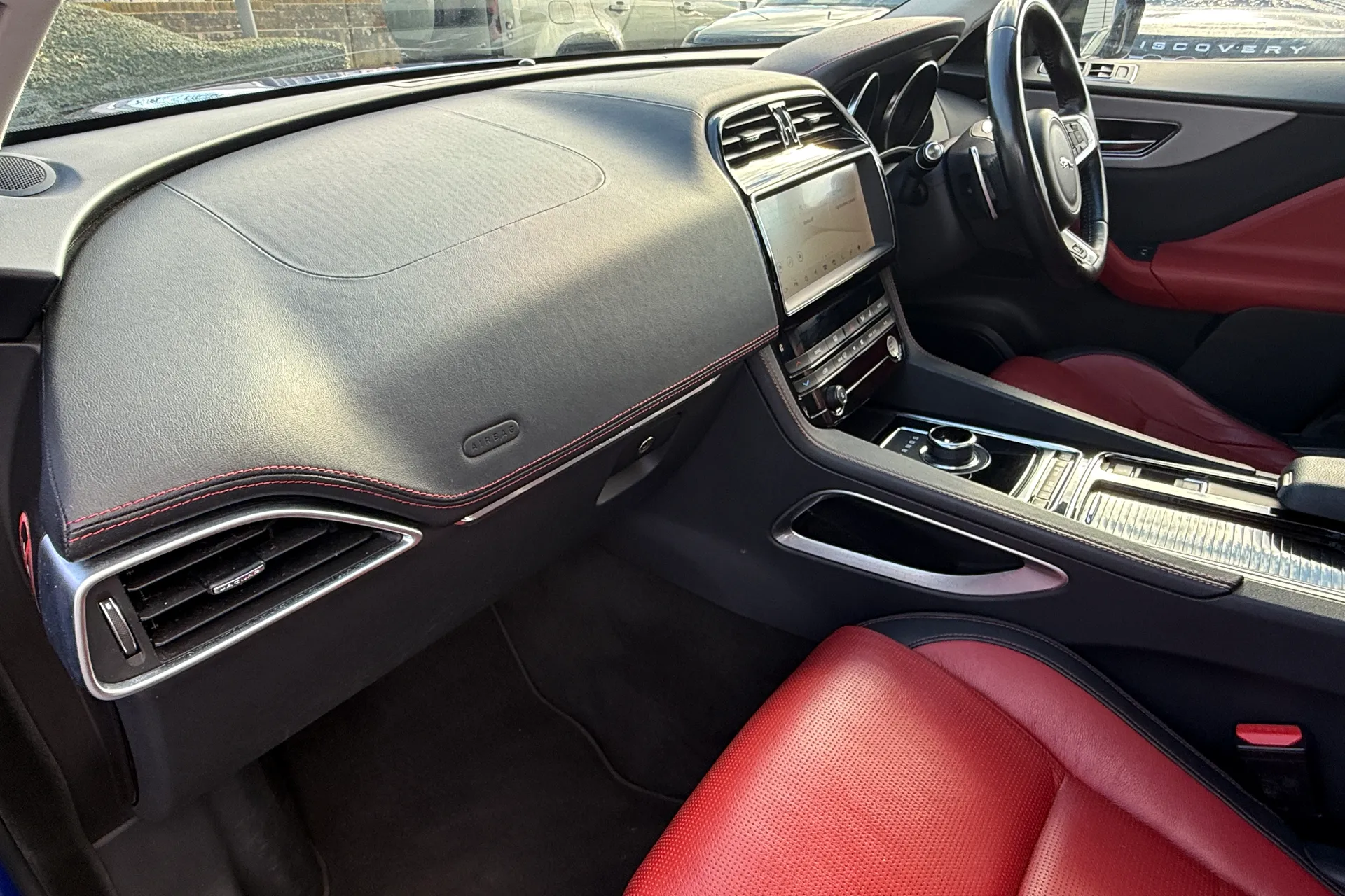 Jaguar F-PACE thumbnail image number 25