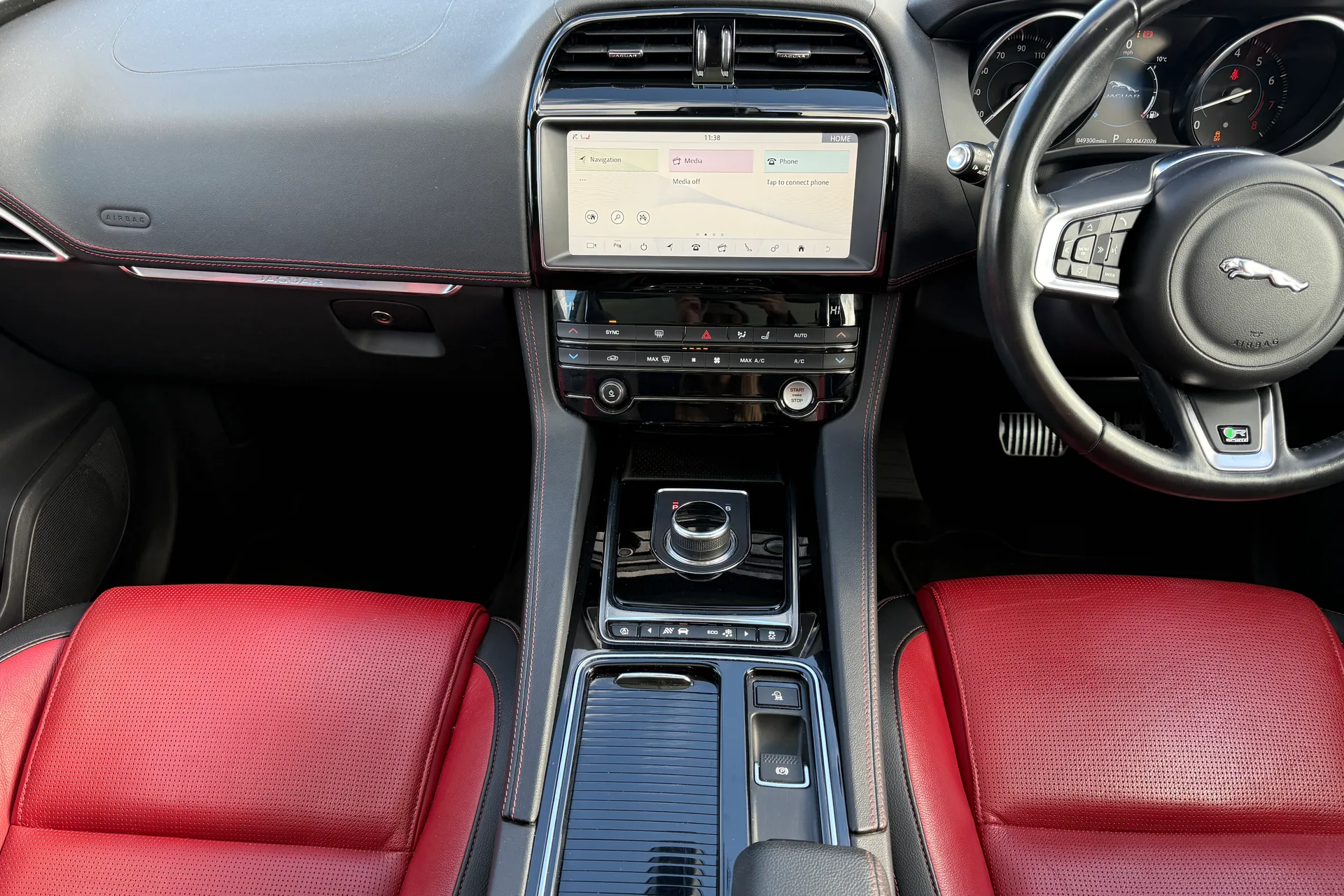 Jaguar F-PACE thumbnail image number 24