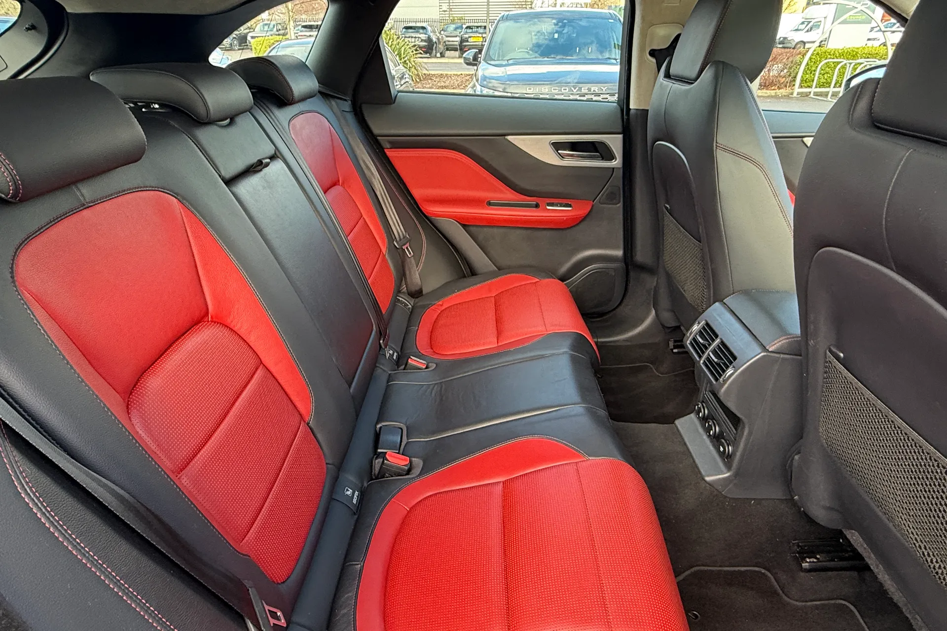 Jaguar F-PACE thumbnail image number 13