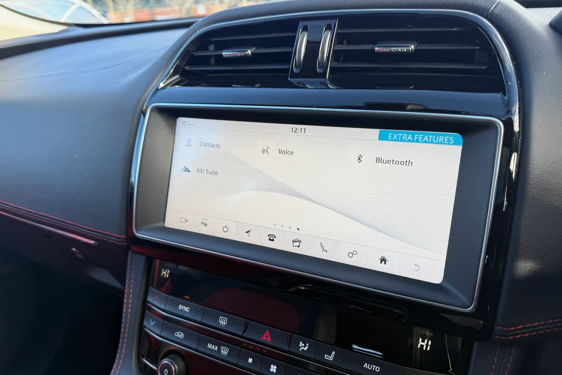 Jaguar F-PACE thumbnail image number 33