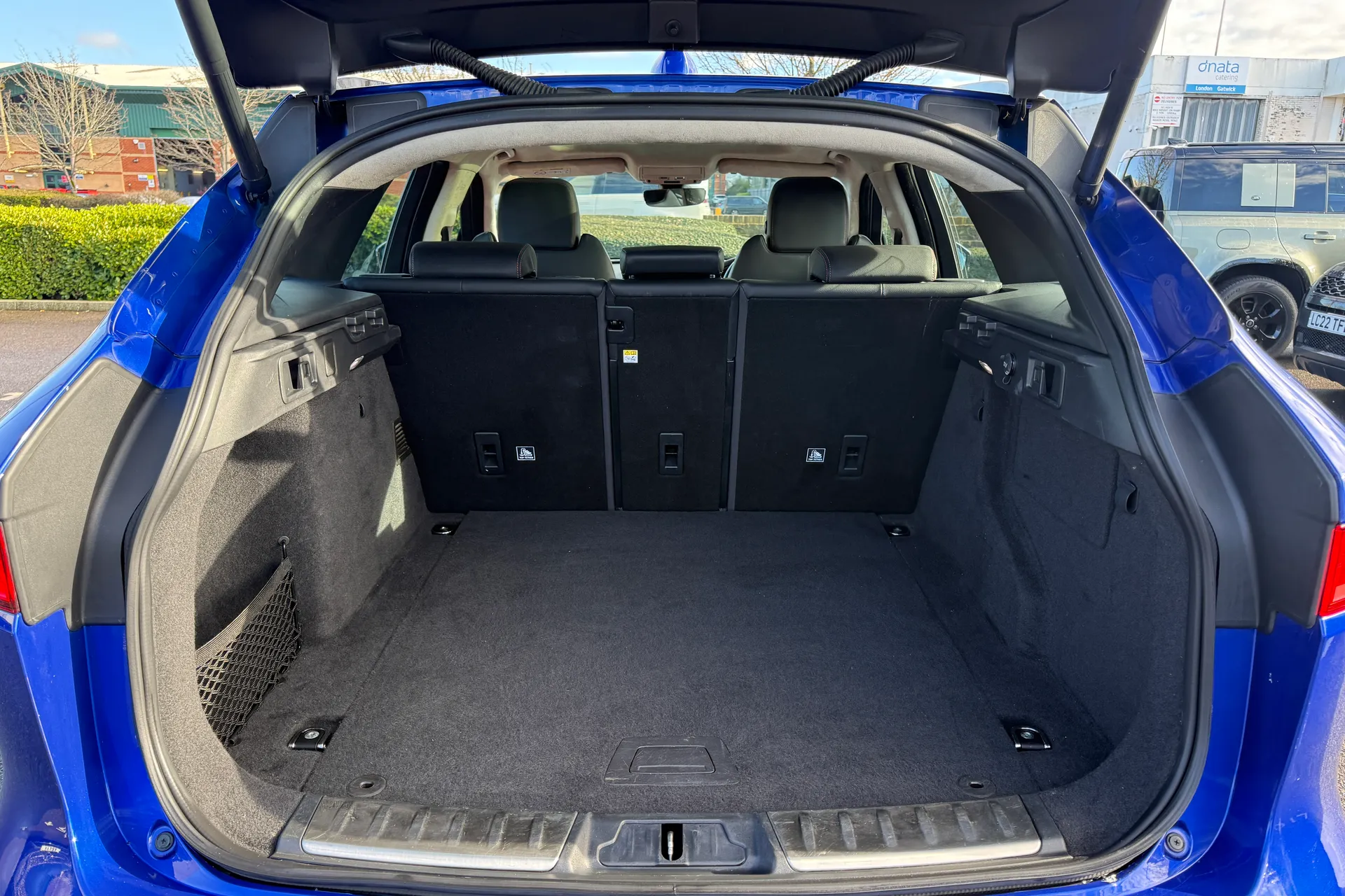 Jaguar F-PACE thumbnail image number 30