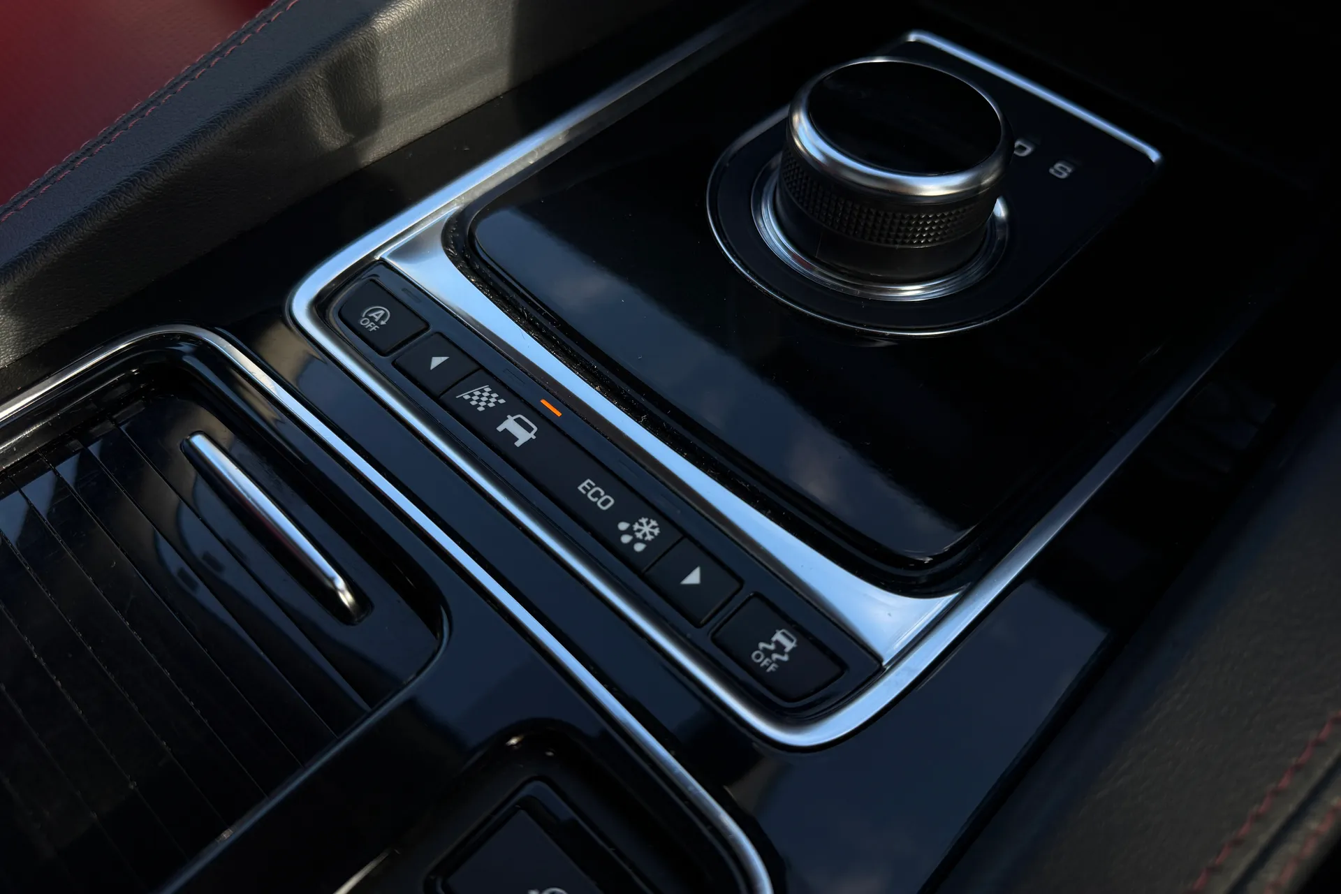 Jaguar F-PACE thumbnail image number 22