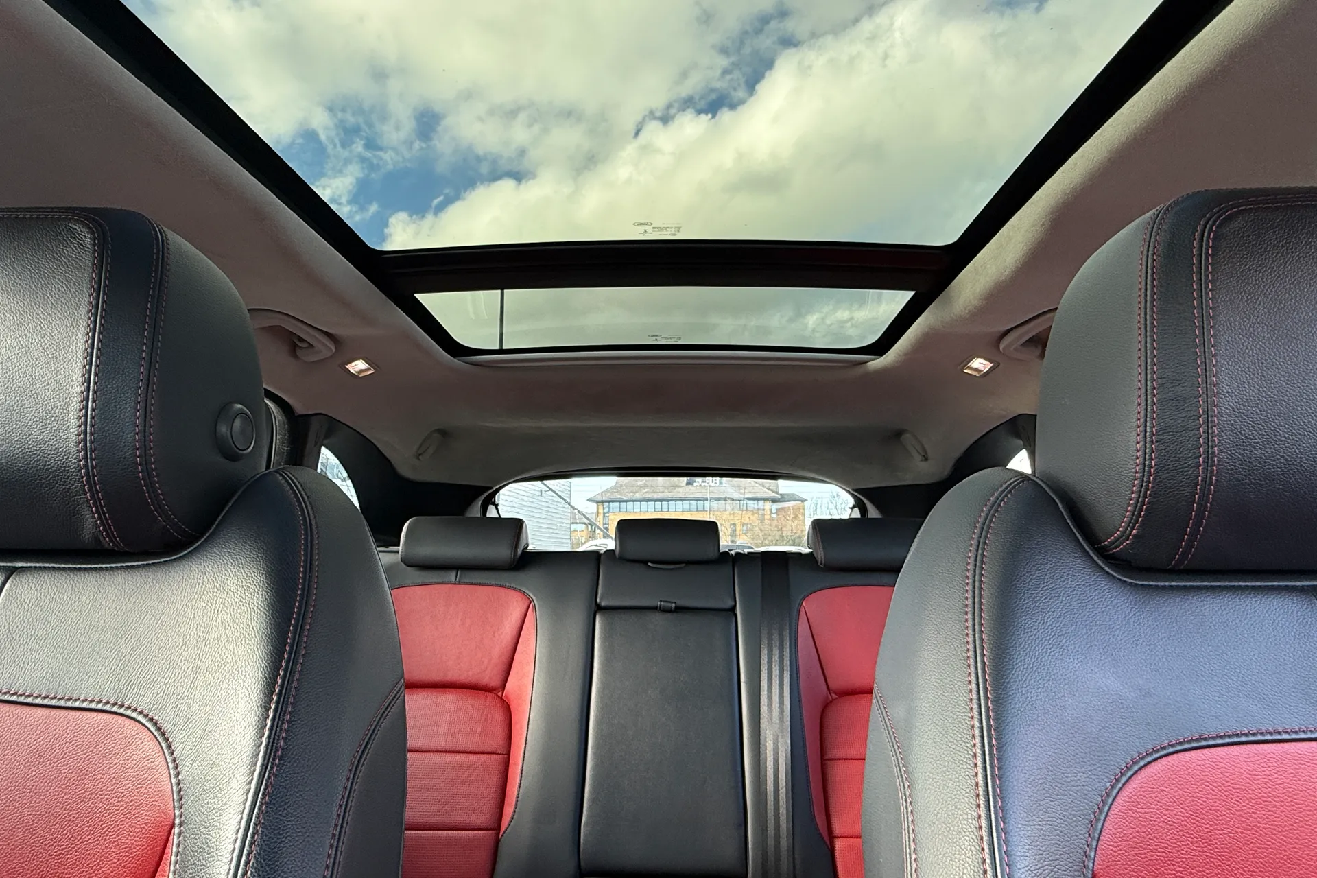 Jaguar F-PACE thumbnail image number 19